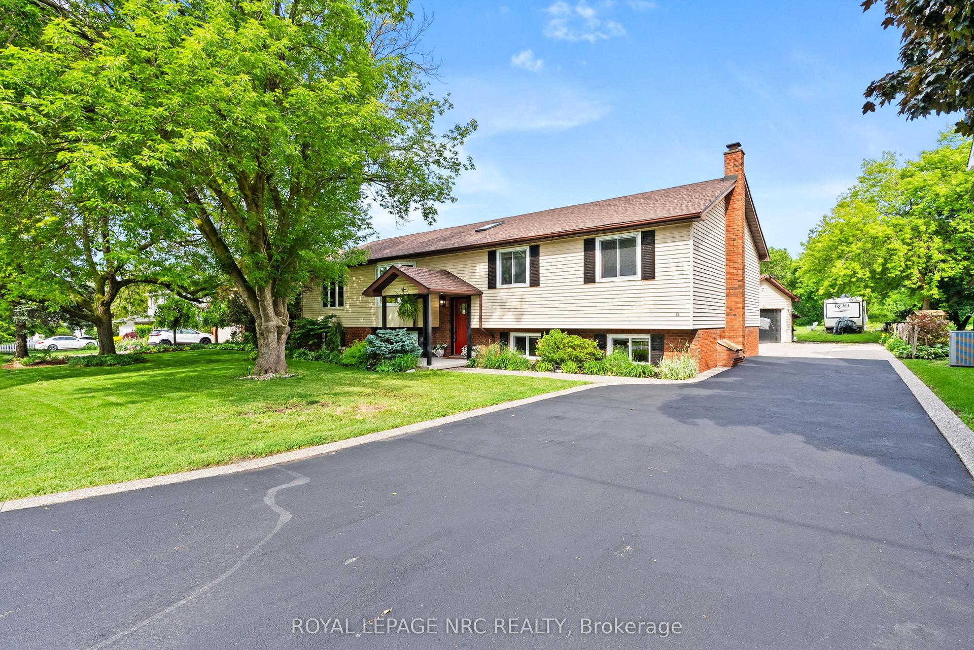 15 Park Road S, Grimsby — Detached for sale, photo 1
