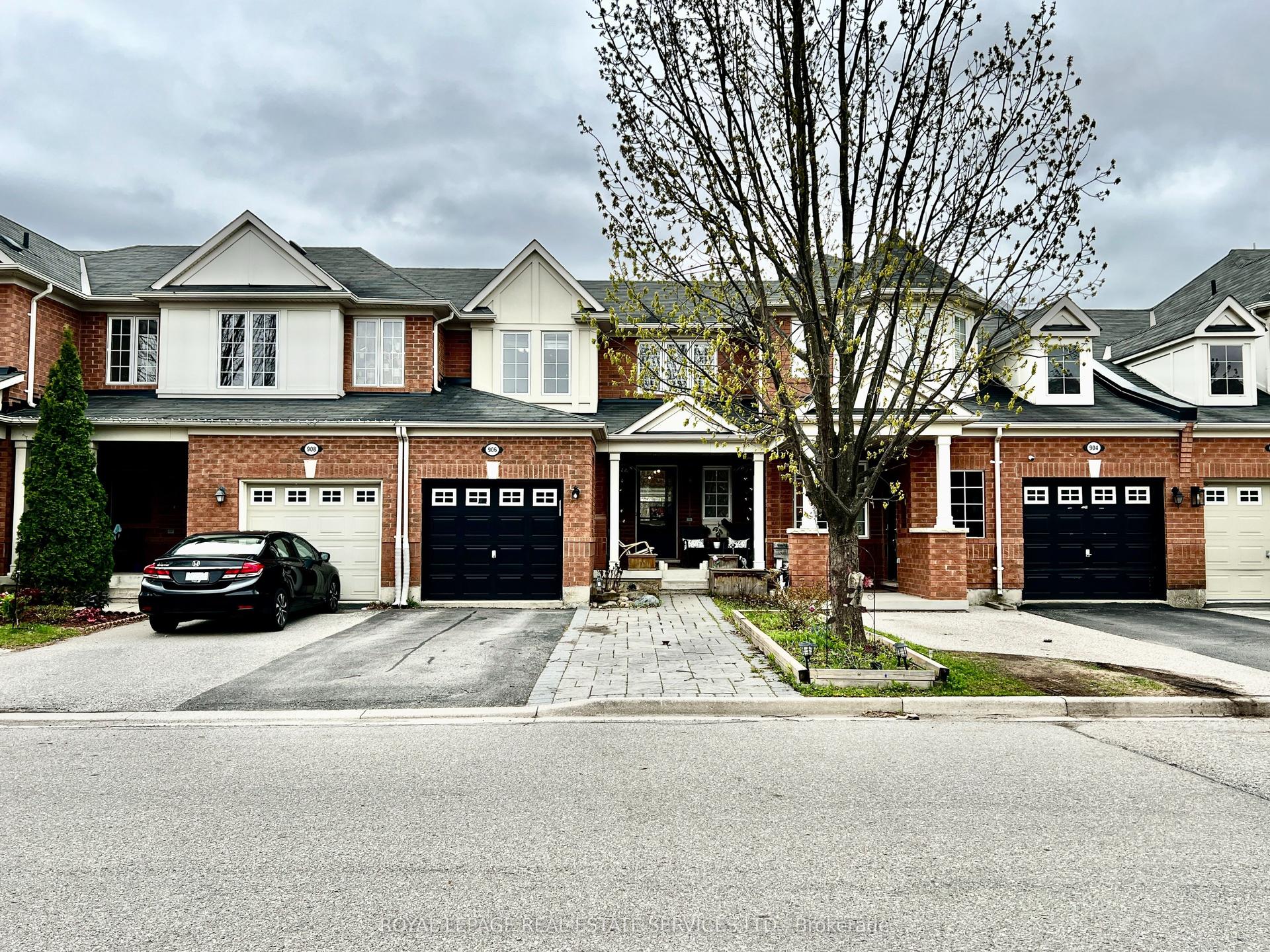 906 Burrows Gate — photo 1