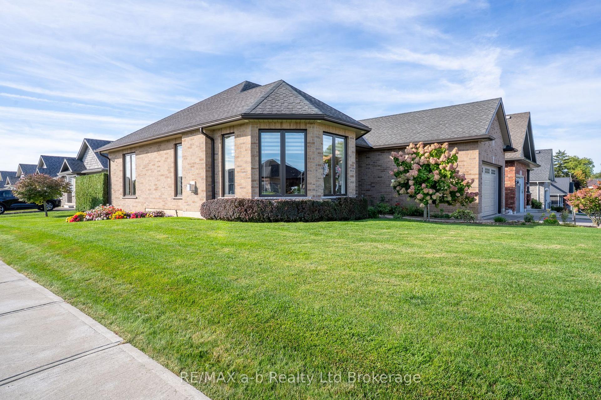 220 Poldon Drive — photo 1