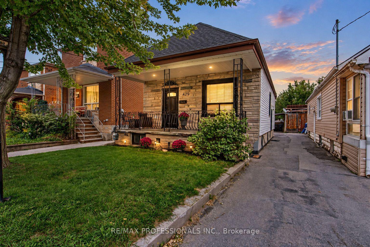 429 Gilbert Avenue, Toronto — Detached for sale, photo 1