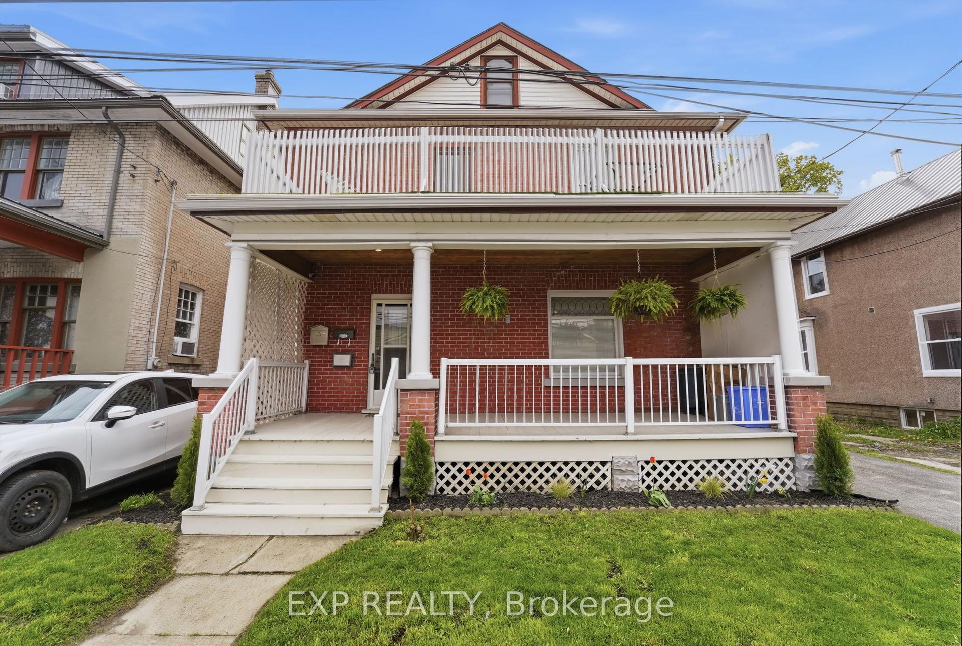 15 Avenue Place — photo 1