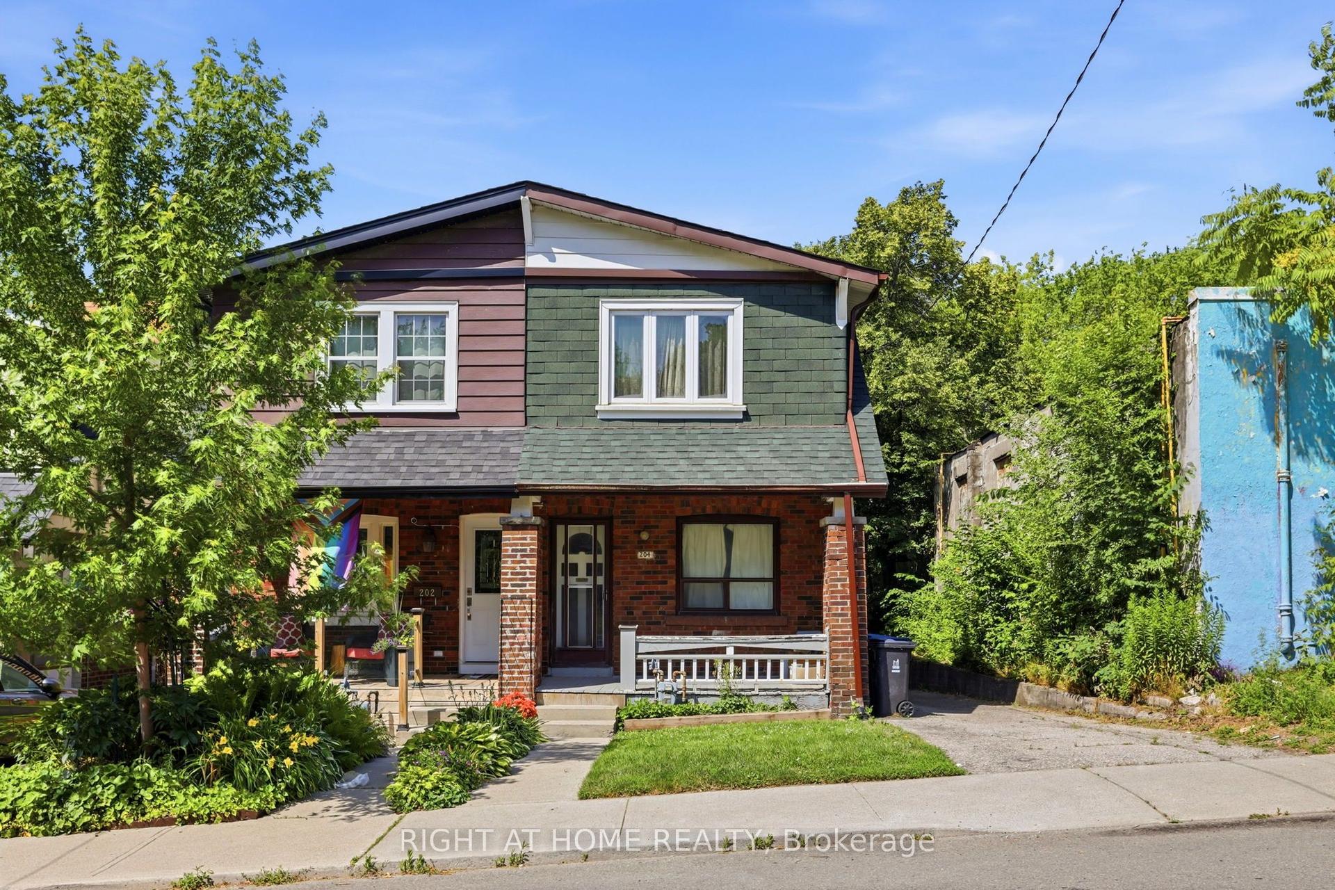 204 Highfield Road, Toronto — Semi-Detached for sale, photo 1