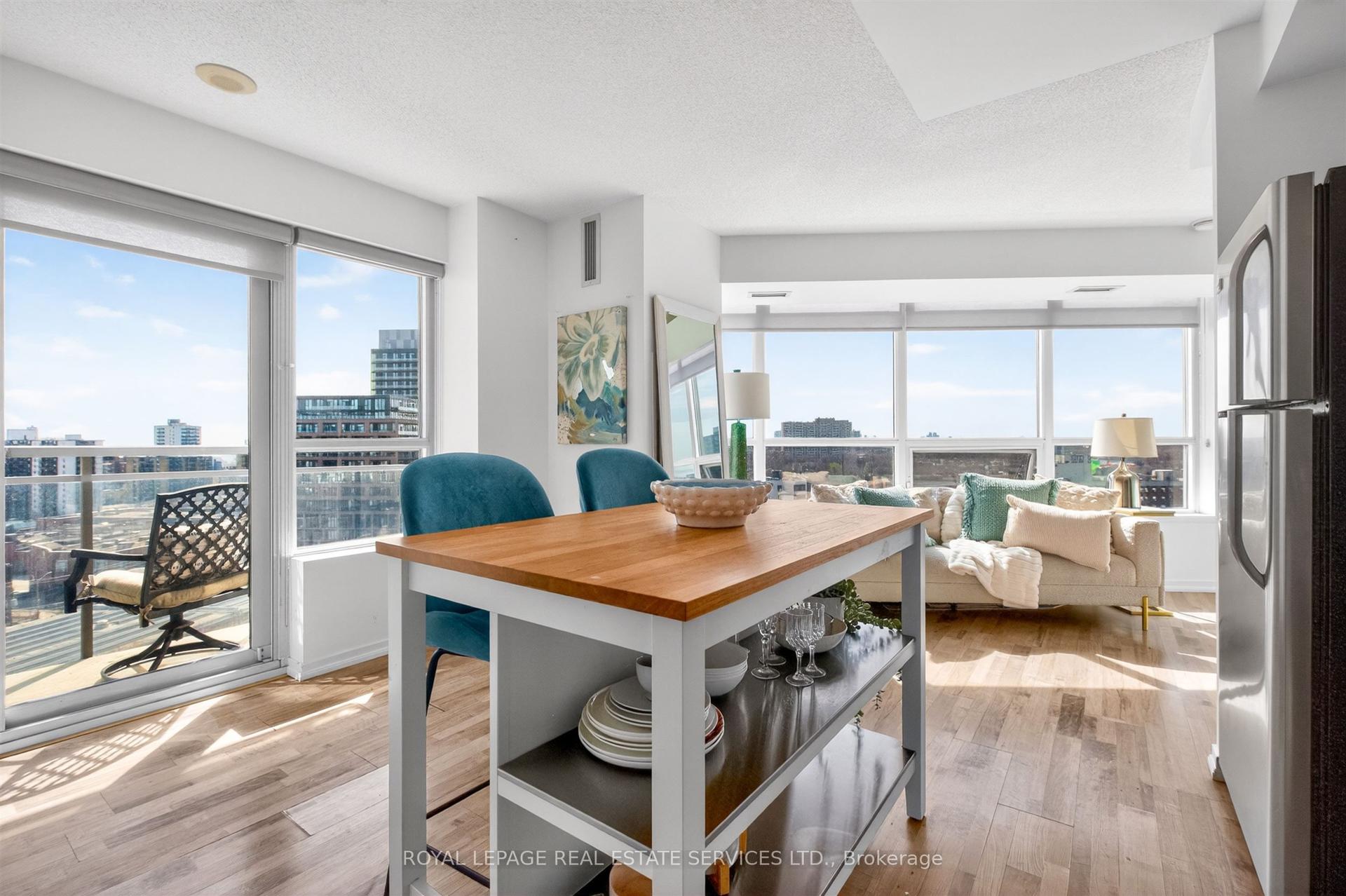38 Joe Shuster Way 1318 #1318 — photo 1