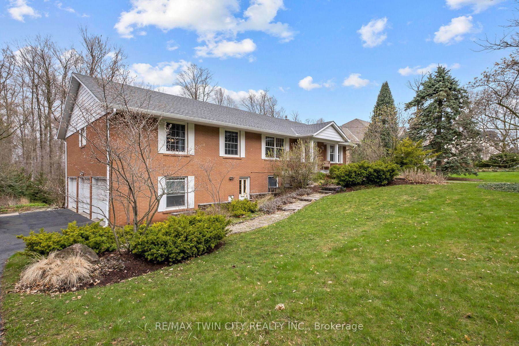 36 Maple Hill Drive, Kitchener — Detached for sale, photo 1