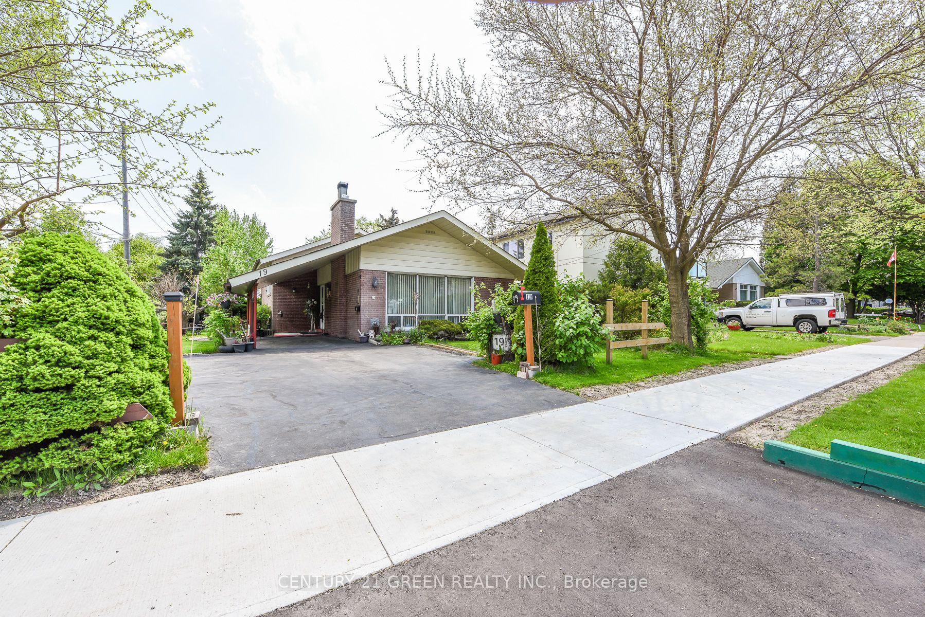 19 Eriksdale Road — photo 1