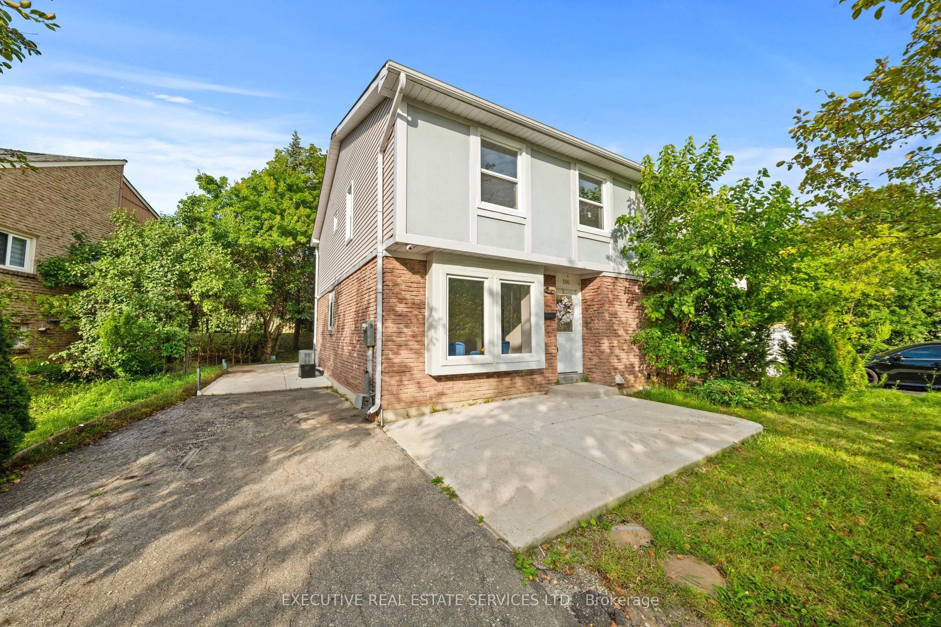 100 Centre Street N, Brampton — Semi-Detached for sale, photo 1