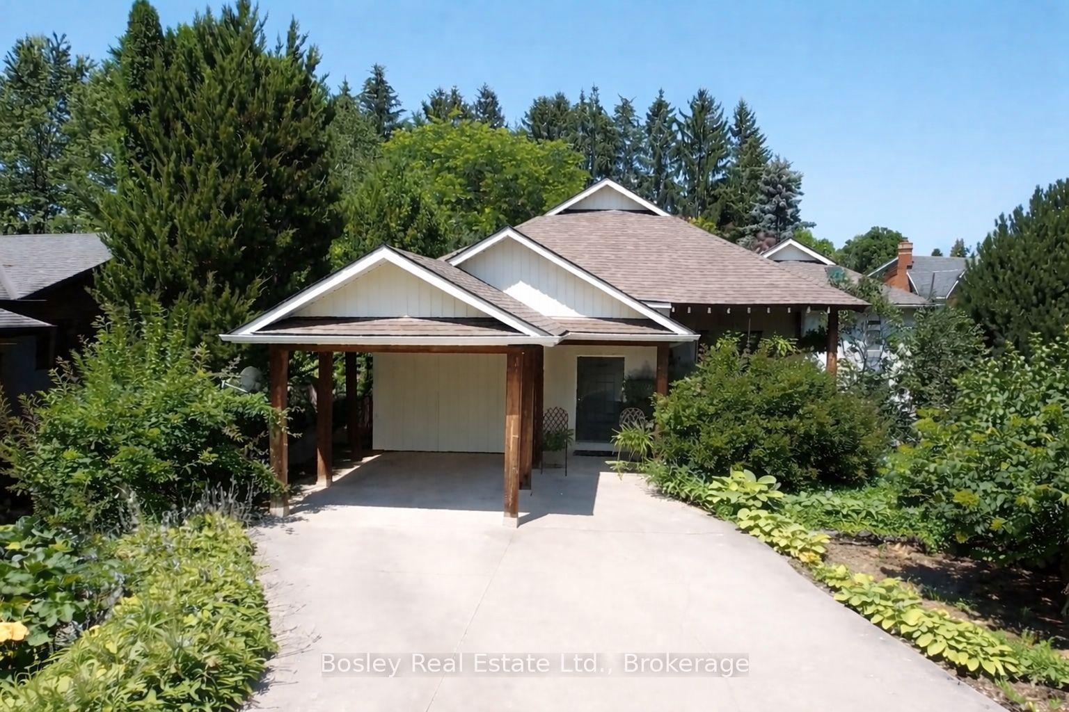 96 Moore Crescent — photo 1