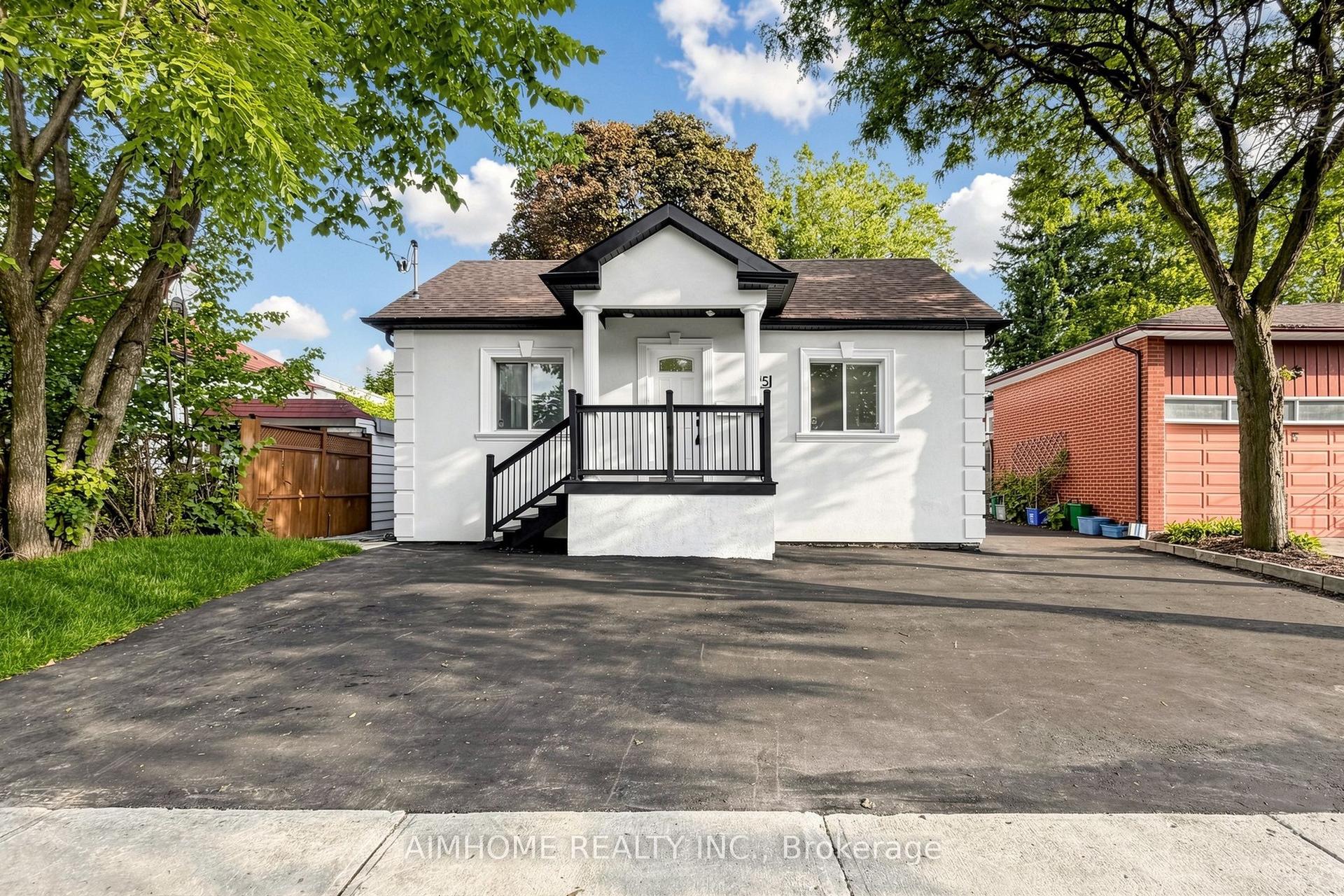 95 Steeles Avenue E, Toronto — Detached for sale, photo 1
