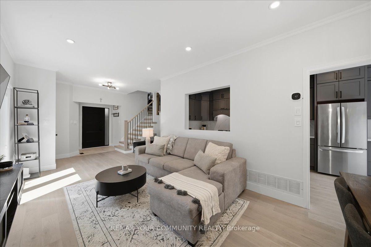 91 Downey Circle, Aurora — Townhouse for sale, photo 1