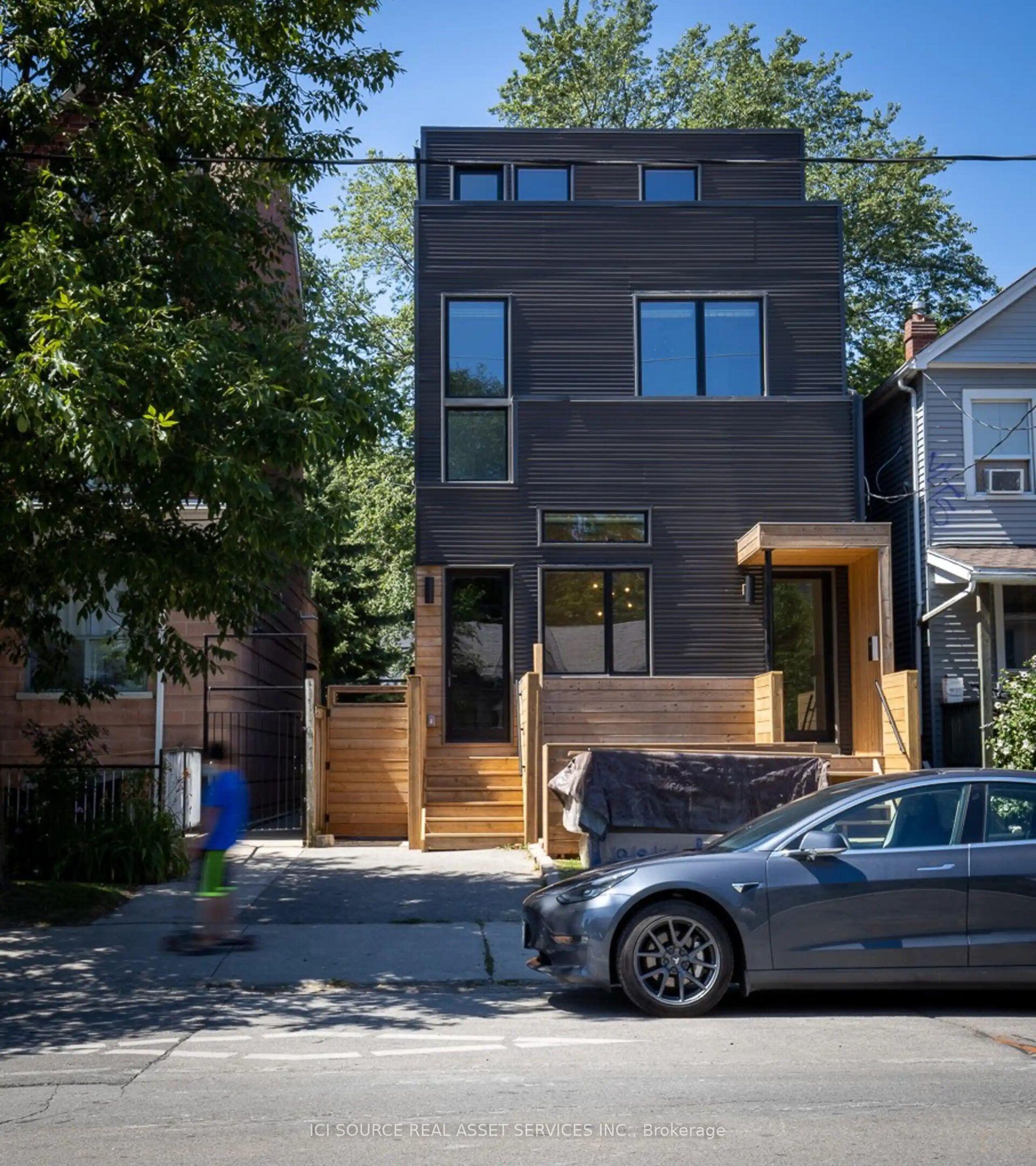 56 Jones Avenue A #A, Toronto — Multiplex for lease, photo 1