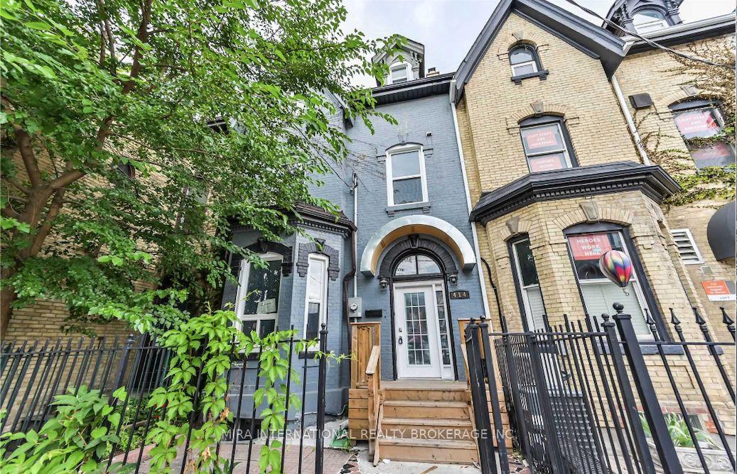 414 Dundas Street E 201 #201, Toronto — Townhouse for lease, photo 1