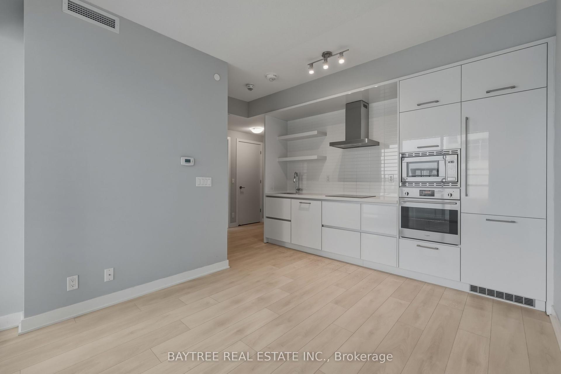 2221 Yonge Street 3807 #3807, Toronto — Condo for sale, photo 1
