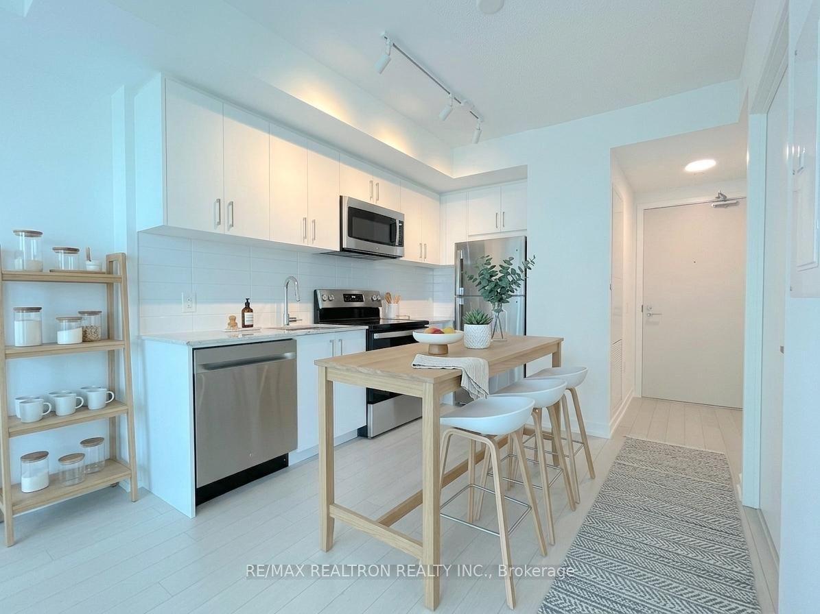 4010 Eglinton Avenue W 1305 #1305, Toronto — Condo for lease, photo 1