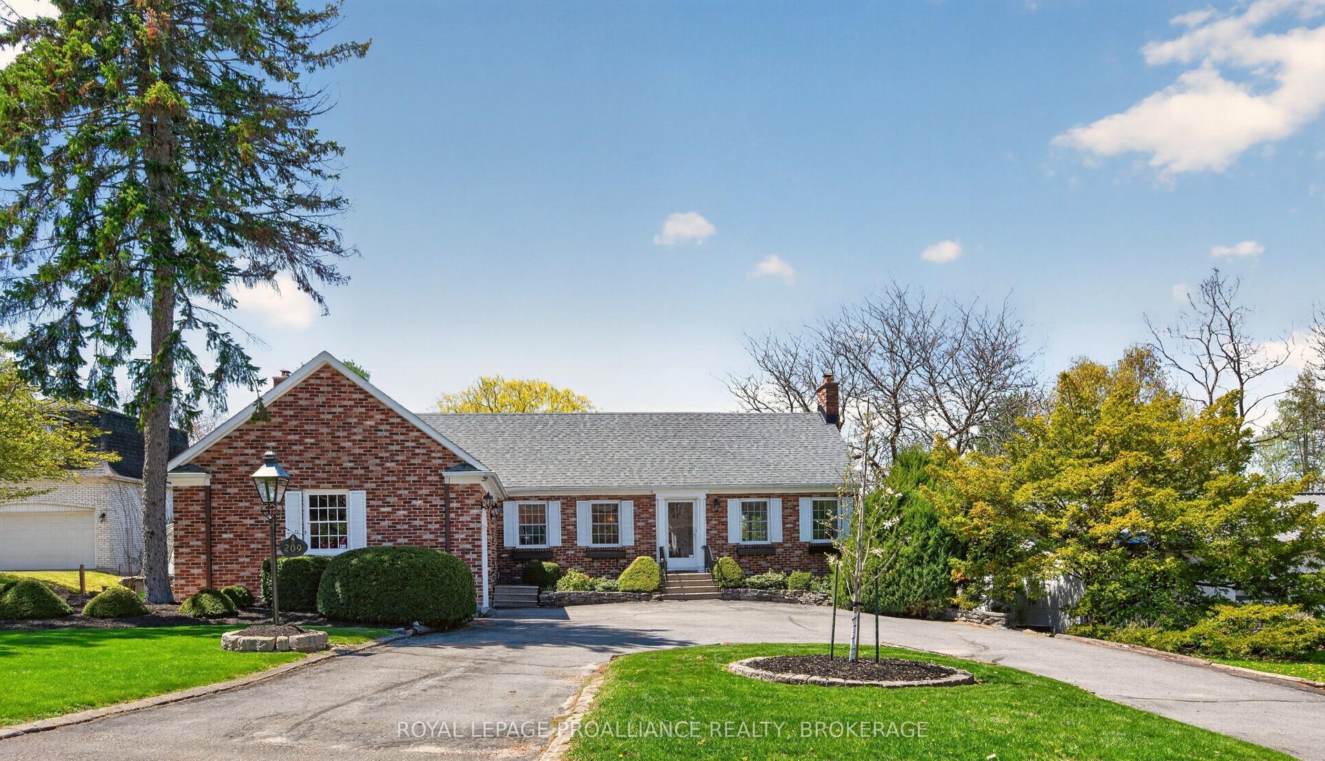 209 Fairway Hill Crescent, Kingston — Detached for sale, photo 1