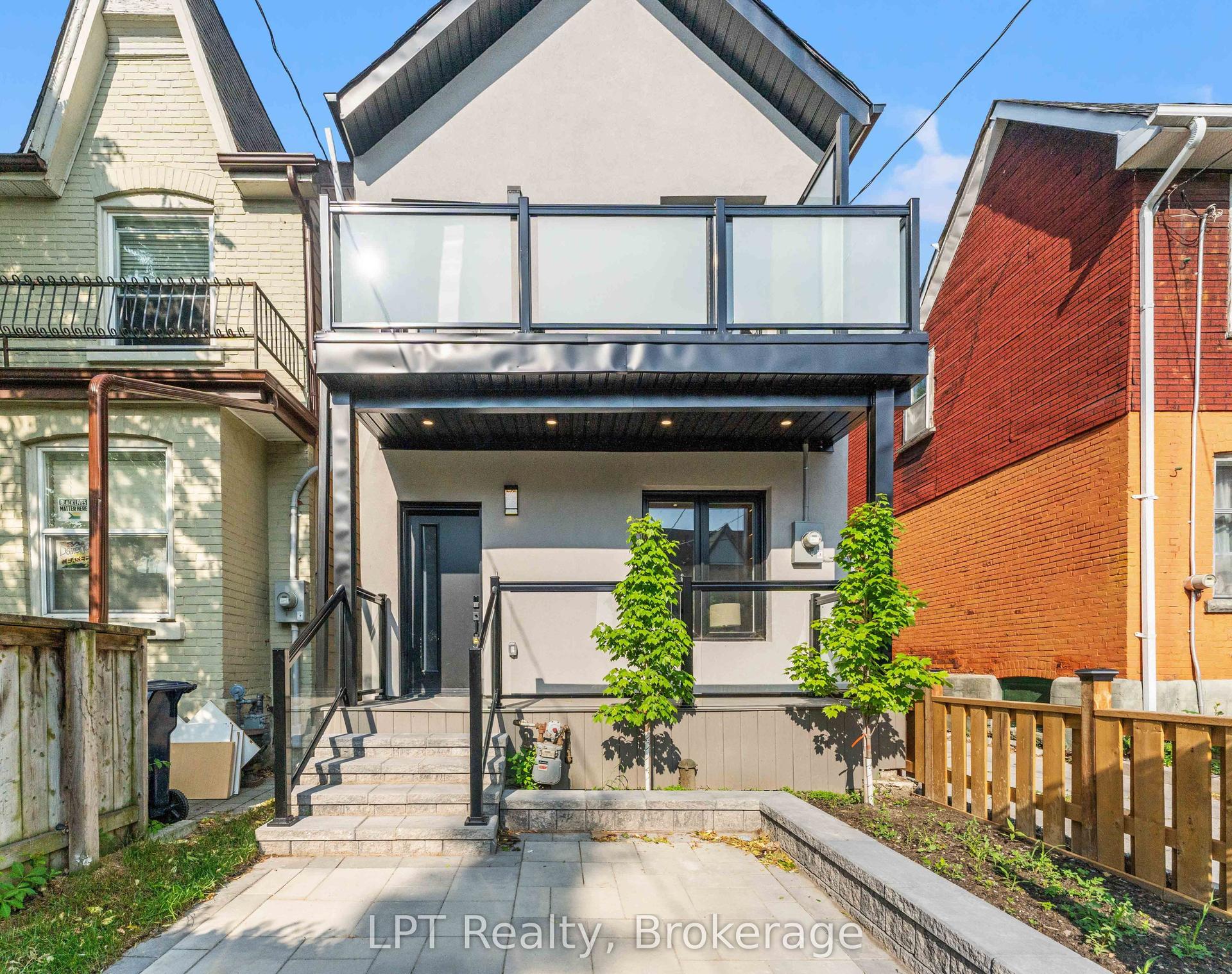 204 Franklin Avenue — photo 1
