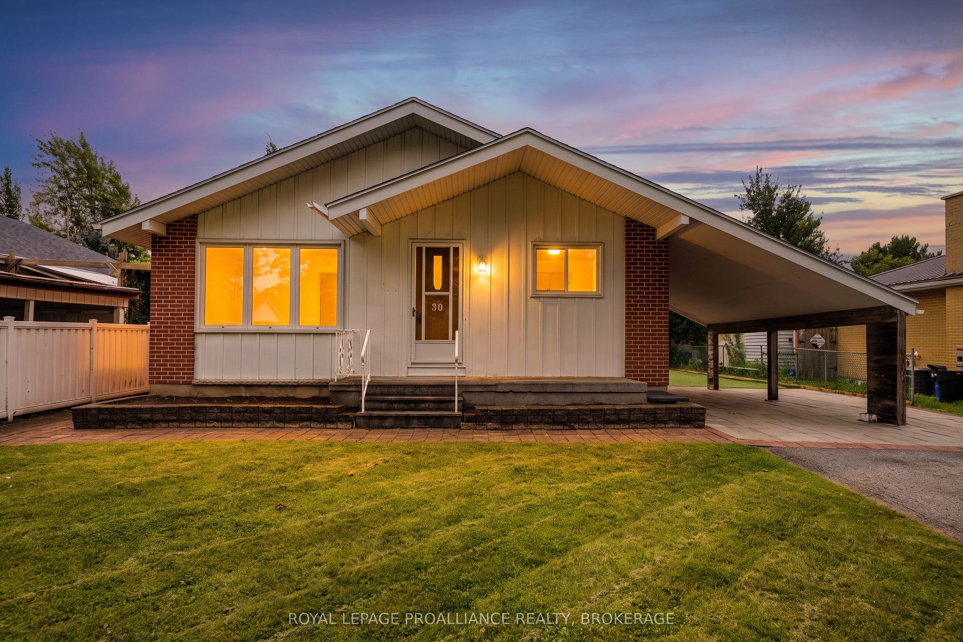 30 Mulcaster Street, Kingston — Detached for sale, photo 1