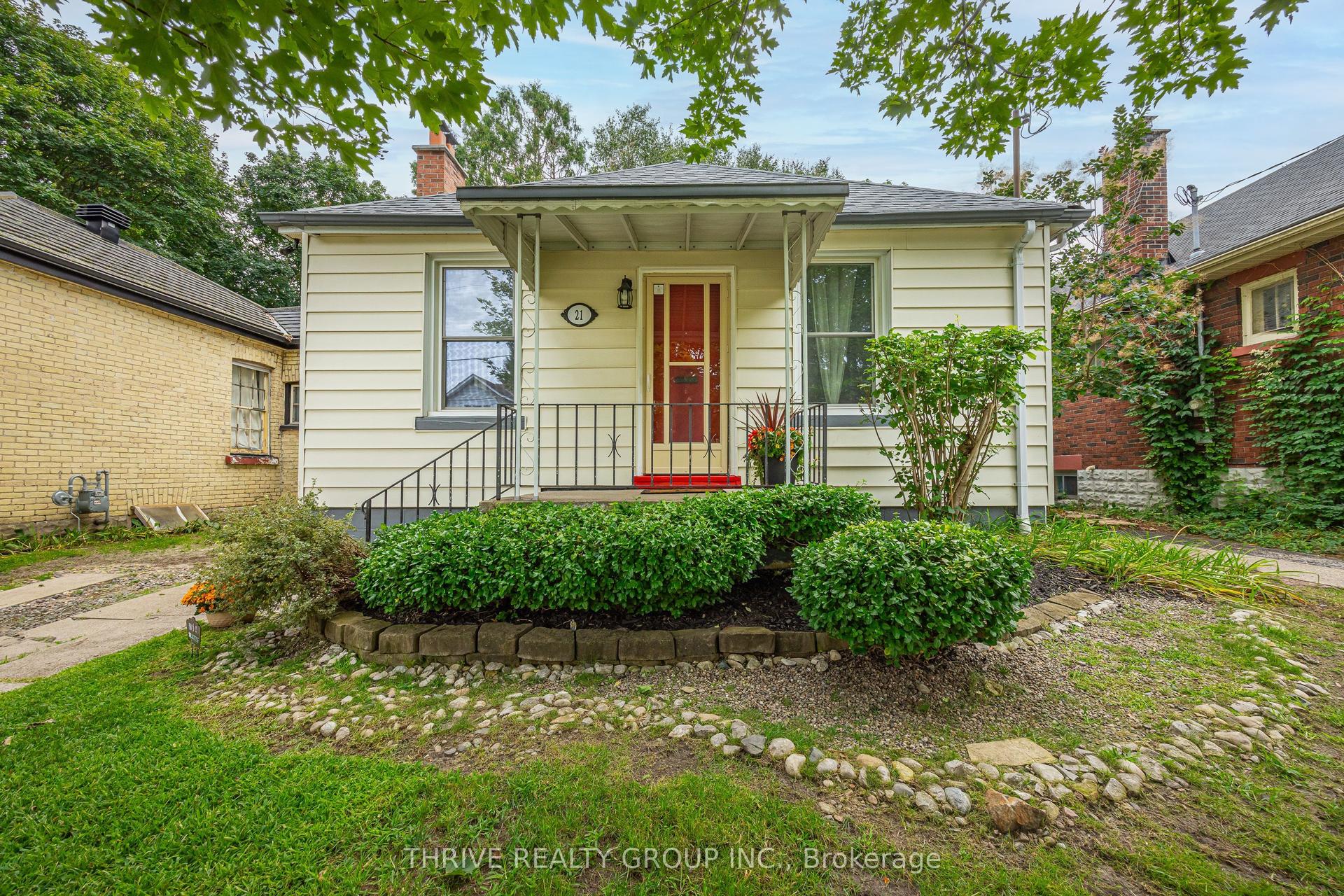 21 Wolseley Avenue, London East — Detached for sale, photo 1