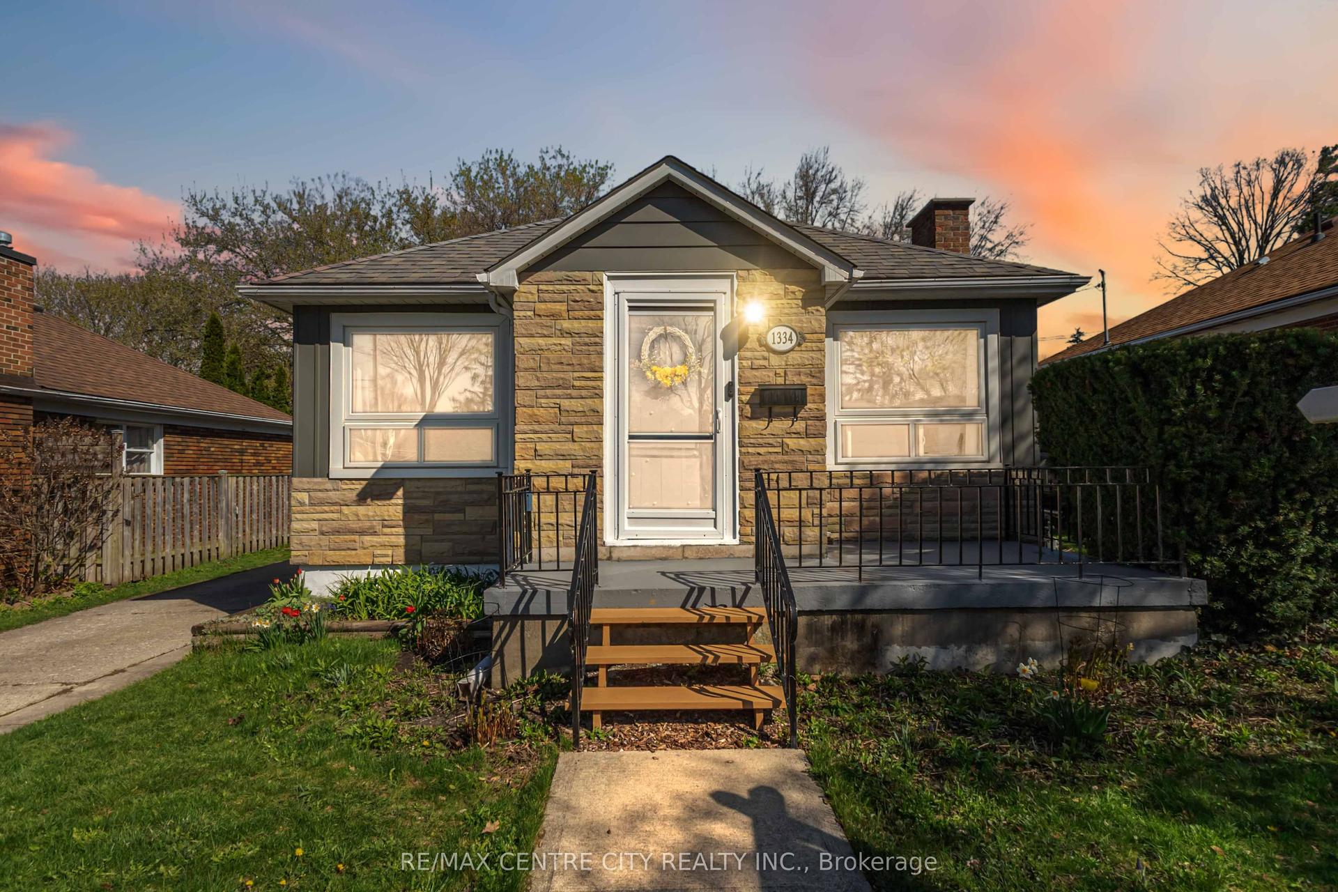 1334 Langmuir Avenue — photo 1