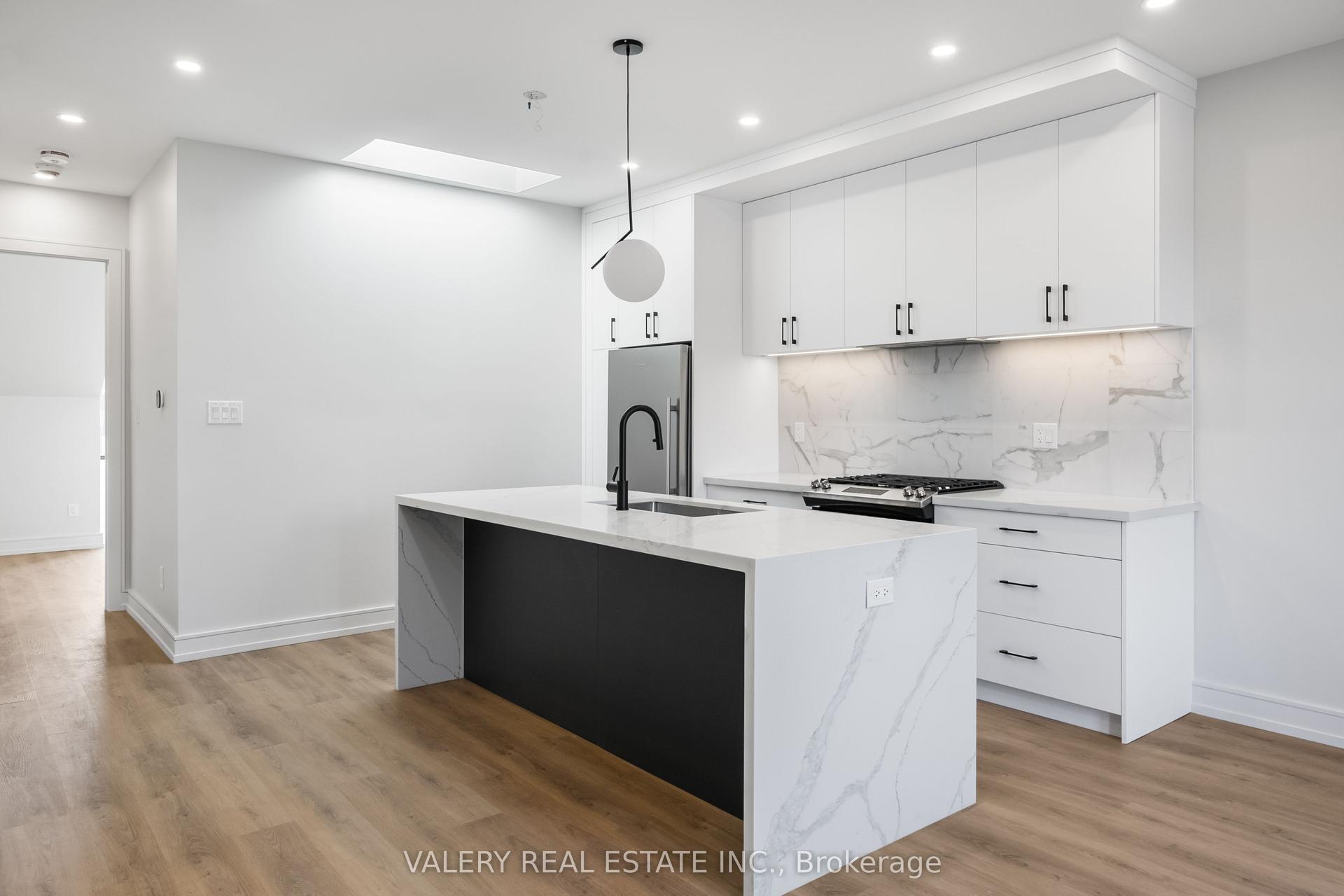 158 Dovercourt Road 4 - 3rd Floor #4 - 3rd Floor, Toronto — Multiplex for lease, photo 1