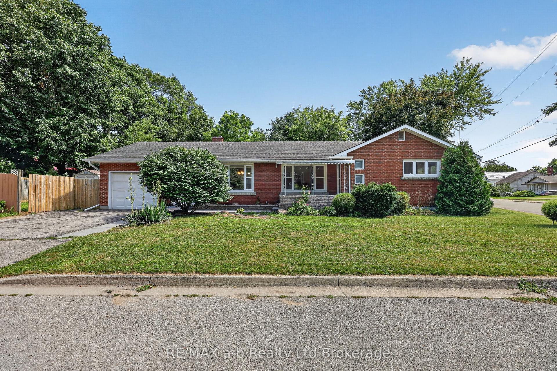 58 Victoria Street, Tillsonburg — Detached for sale, photo 1