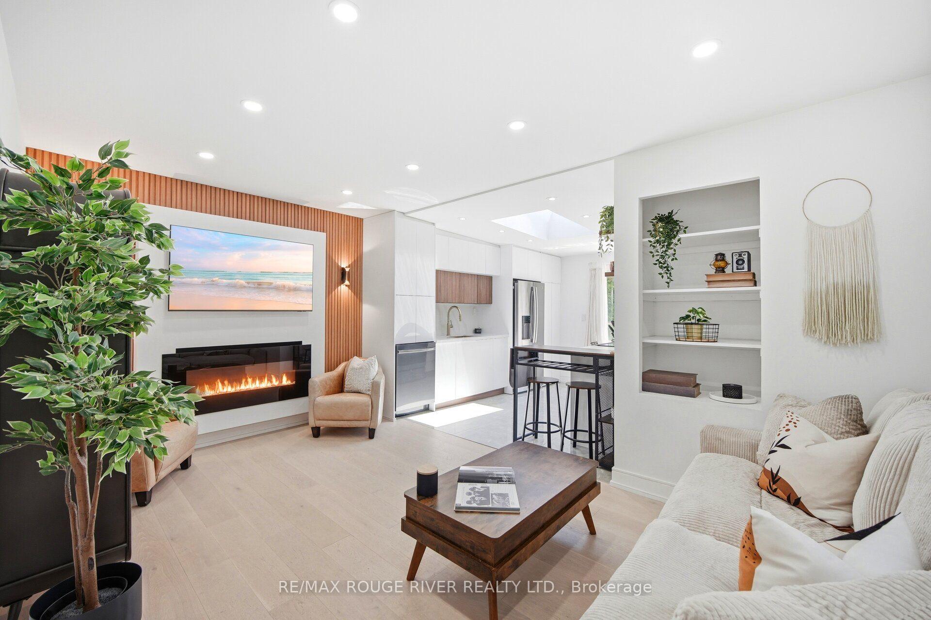 243 Quebec Street — photo 1