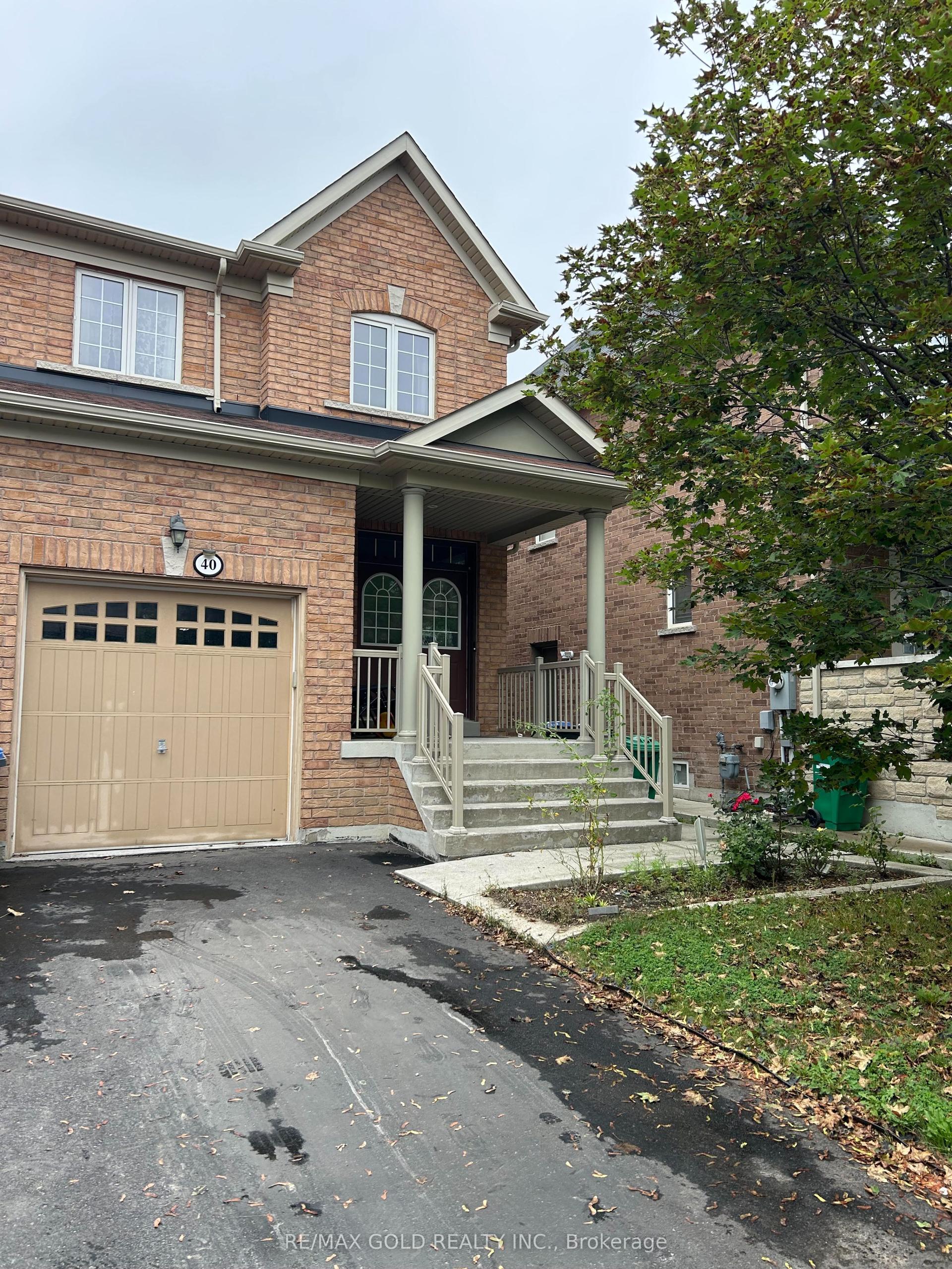 40 Loftsmoor Drive, Brampton — Semi-Detached for lease, photo 1