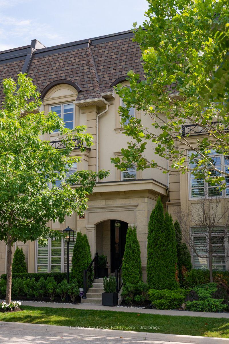 253 Hanover Street, Oakville — Townhouse for sale, photo 1