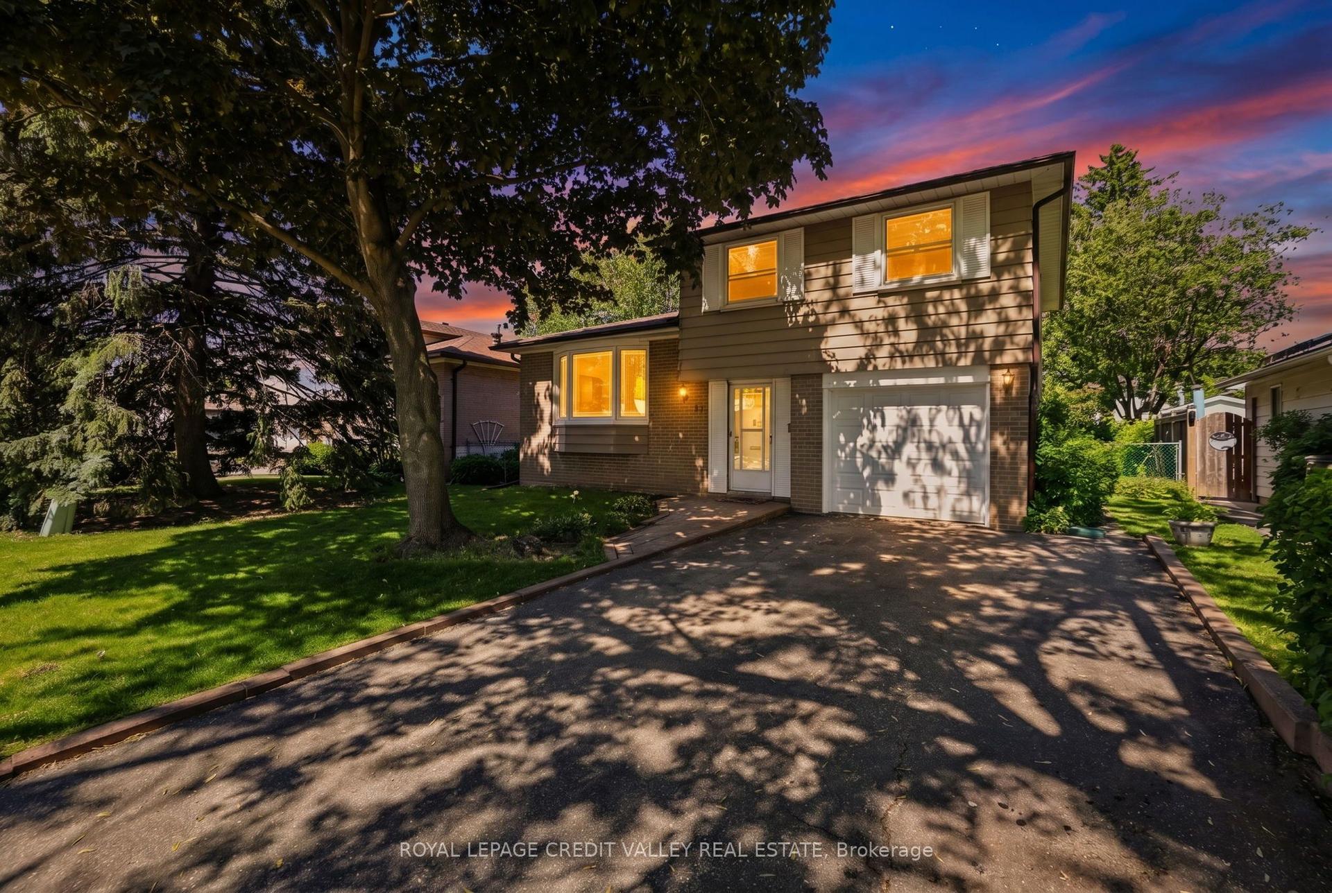 32 Farmington Drive — photo 1
