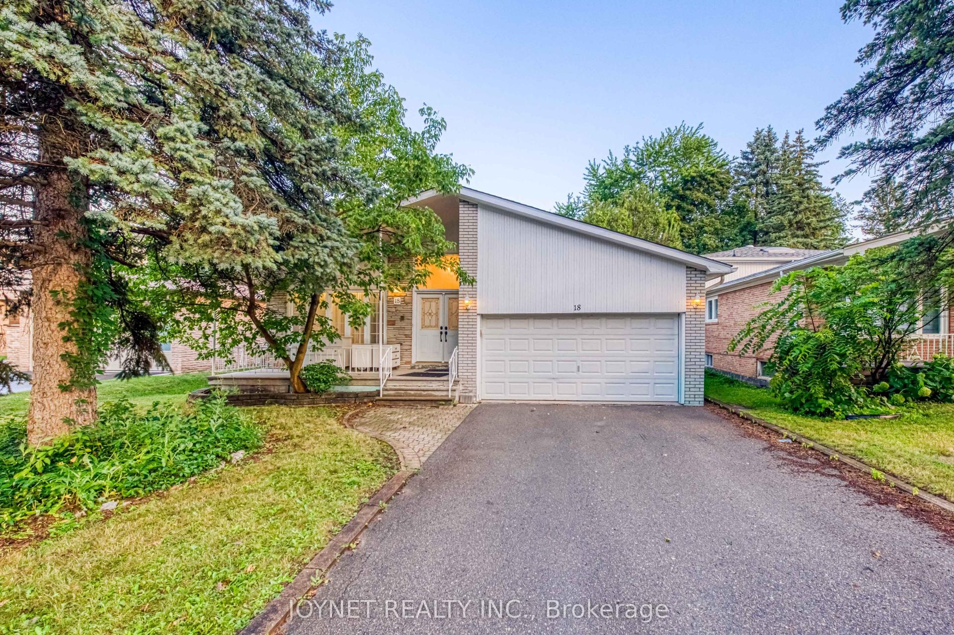 18 Bruce Farm Drive, Toronto — Detached for sale, photo 1