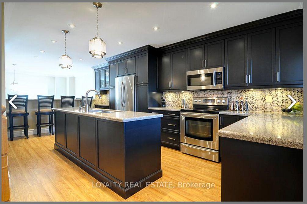 33 Sprucedale Way — photo 1