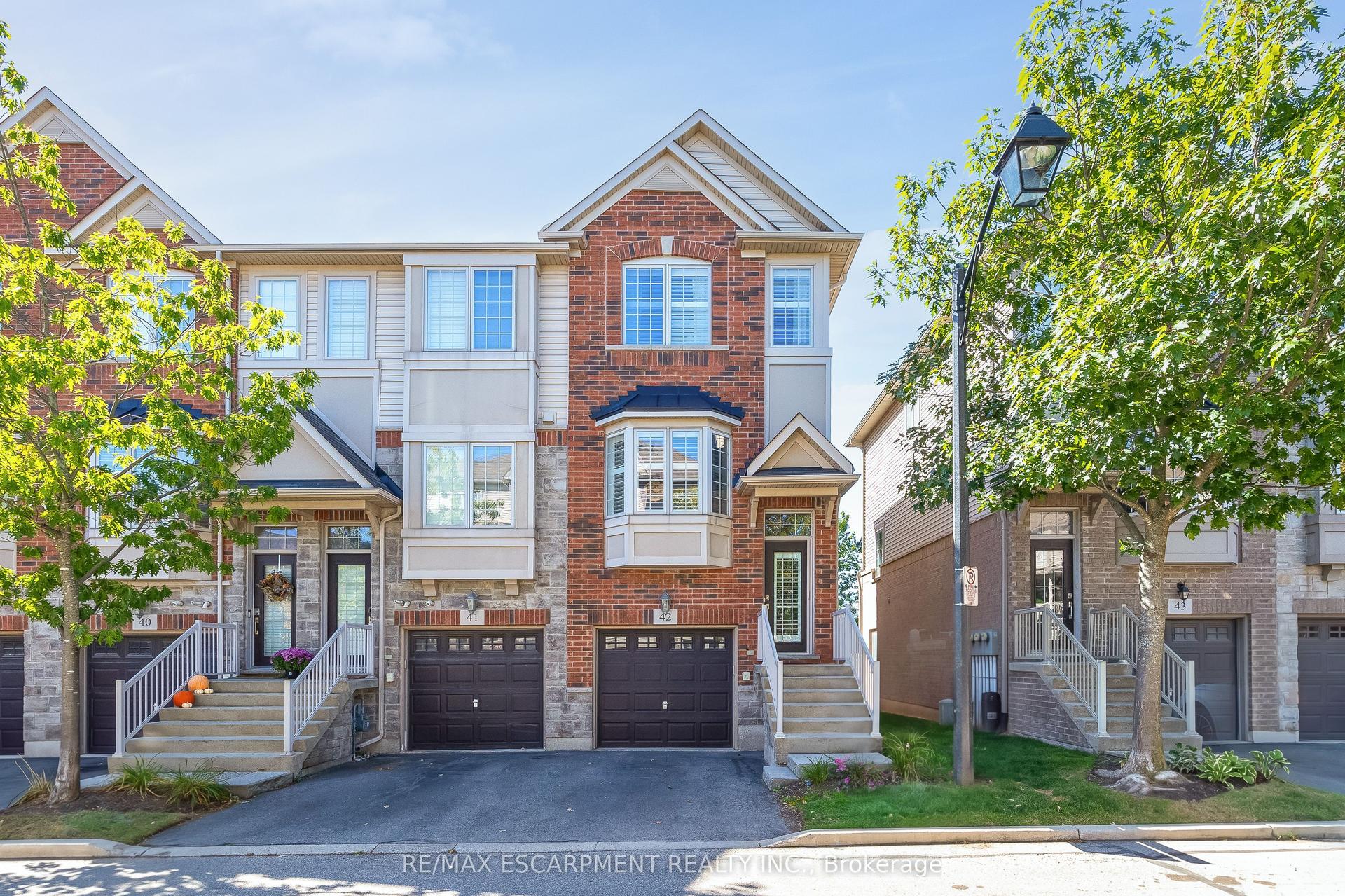 1401 PLAINS Road 42 #42, Burlington — Condo Town for sale, photo 1