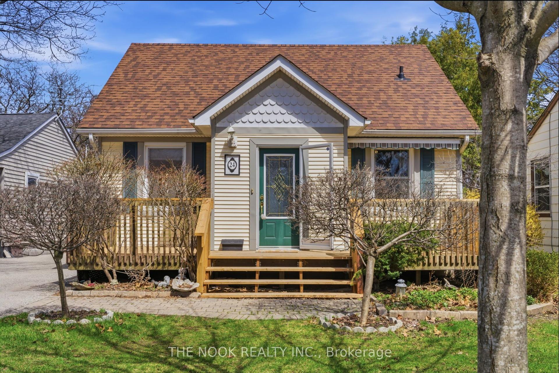 24 Birch Crescent — photo 1