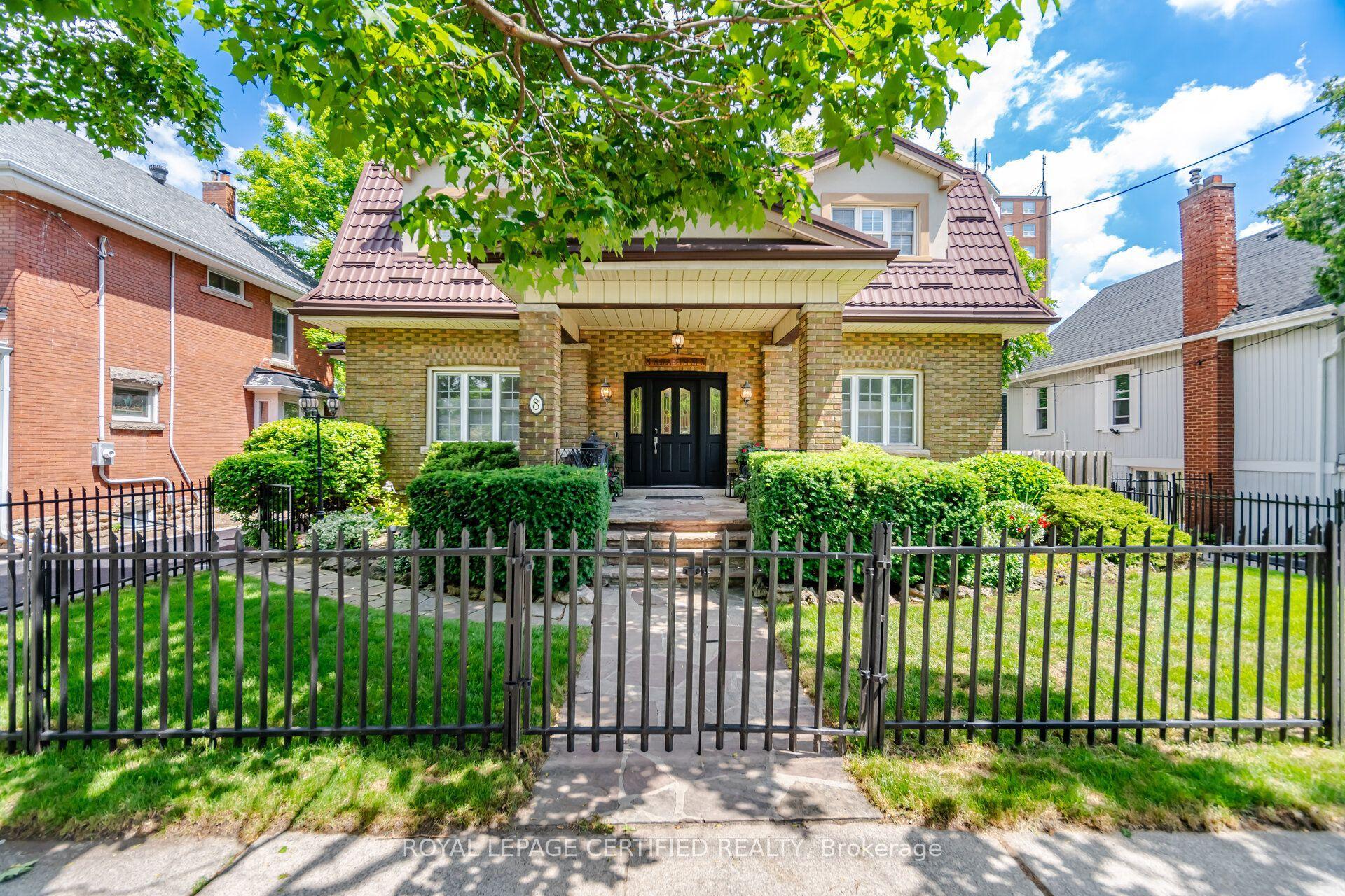 8 Elizabeth Street S, Brampton — Detached for sale, photo 1