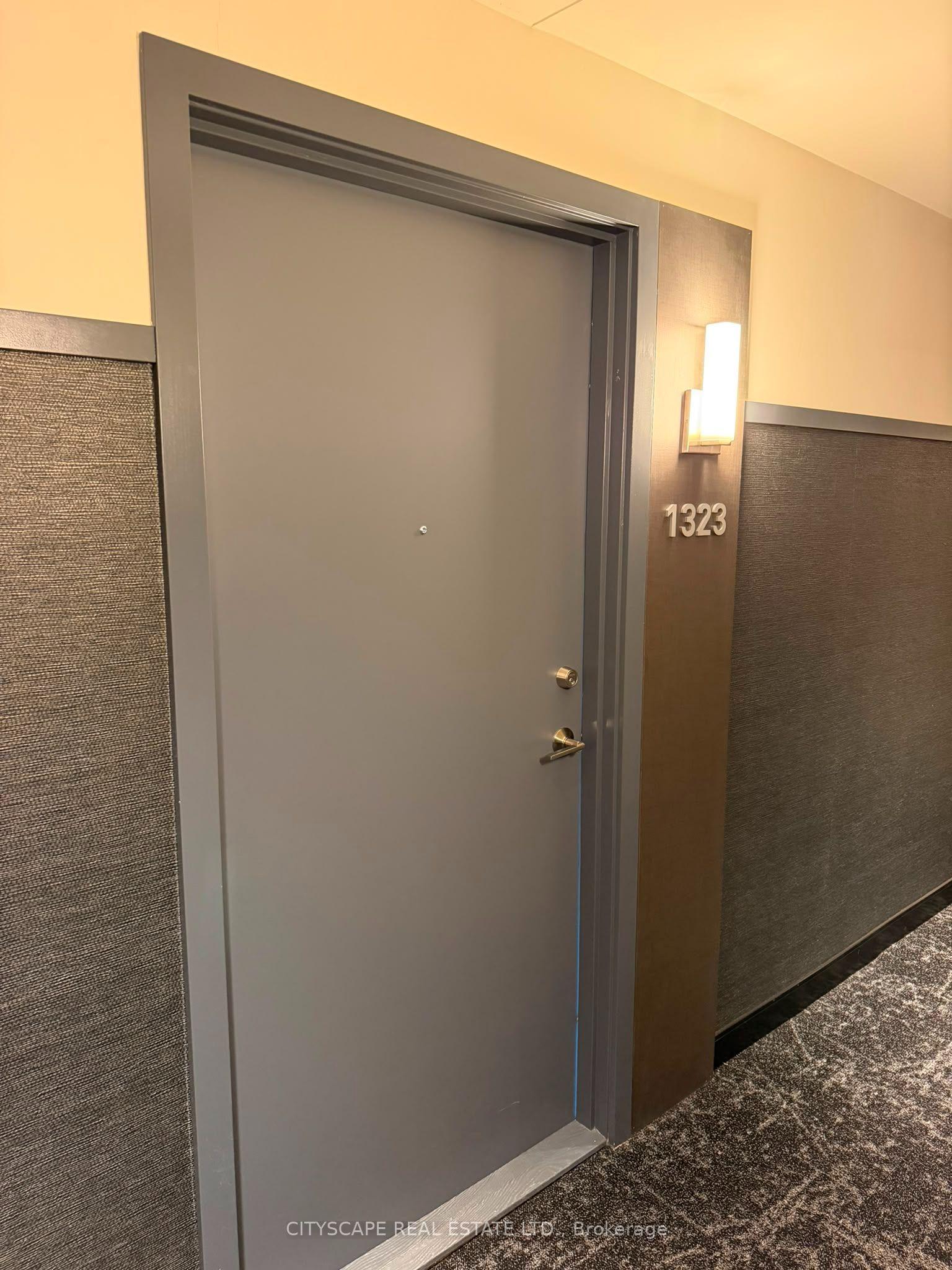 2485 Eglinton Avenue W 1323 #1323, Mississauga — Condo for lease, photo 1