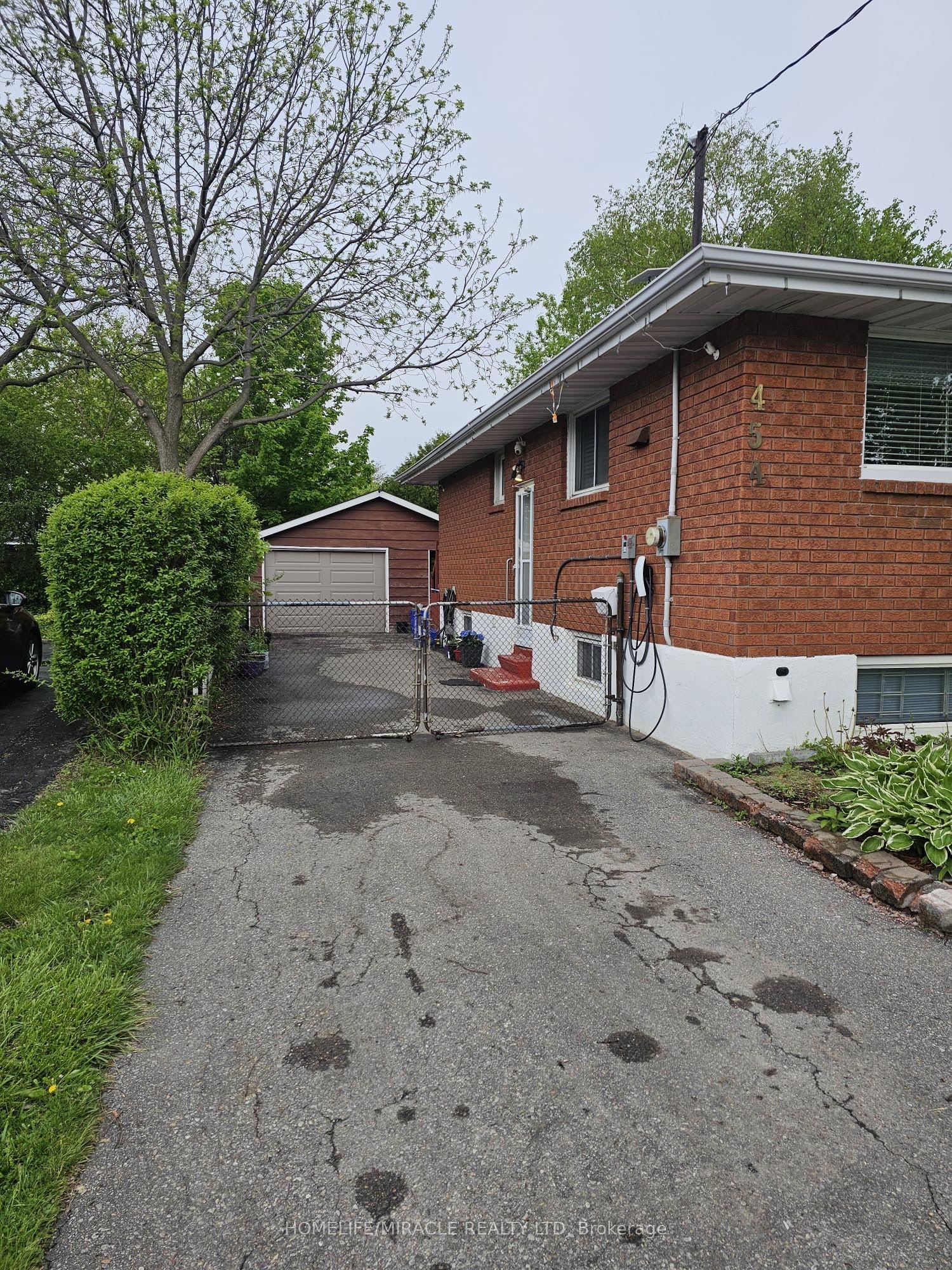 454 Stevenson Road N — photo 1