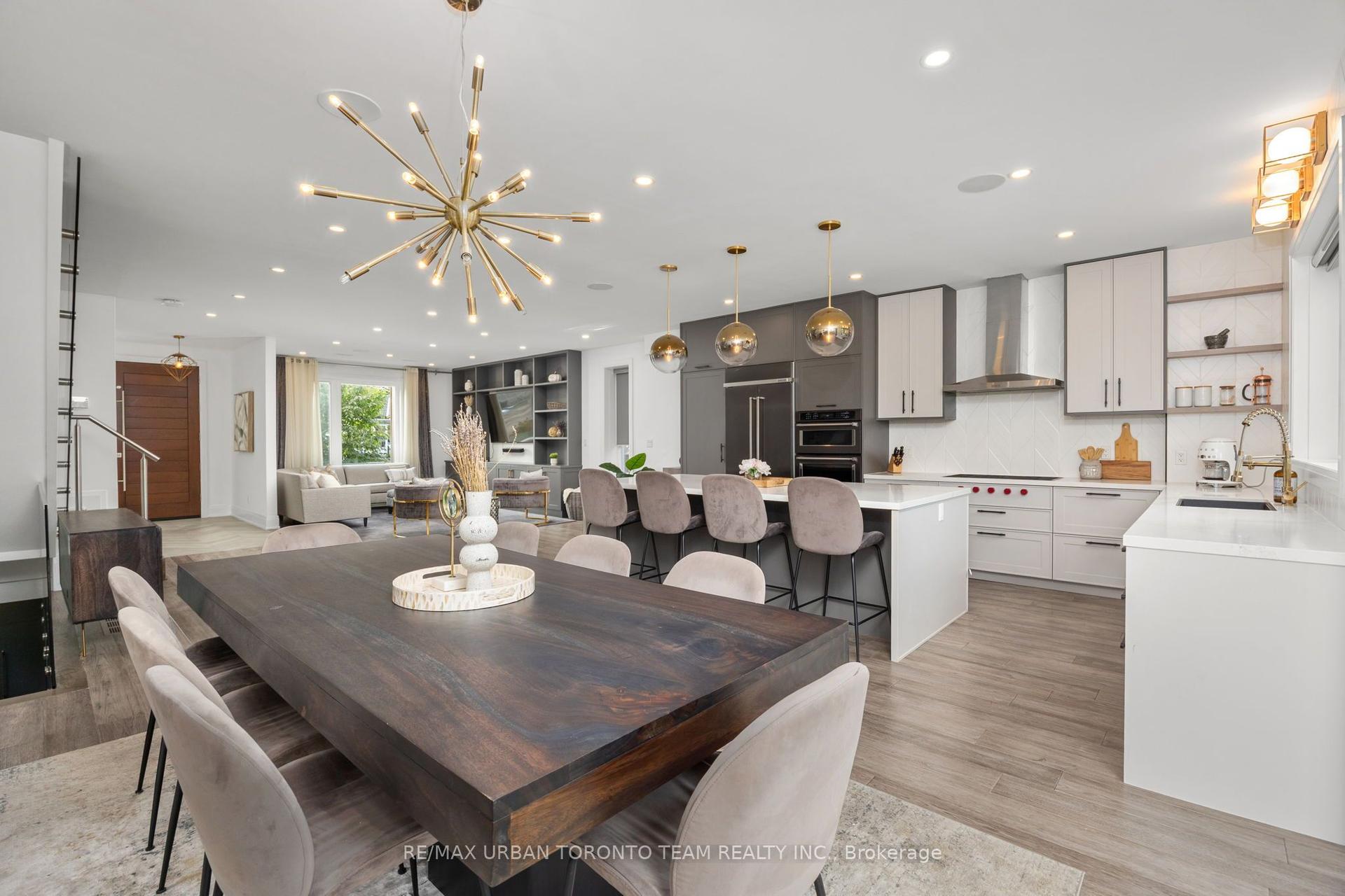 58 Manitoba Street — photo 1