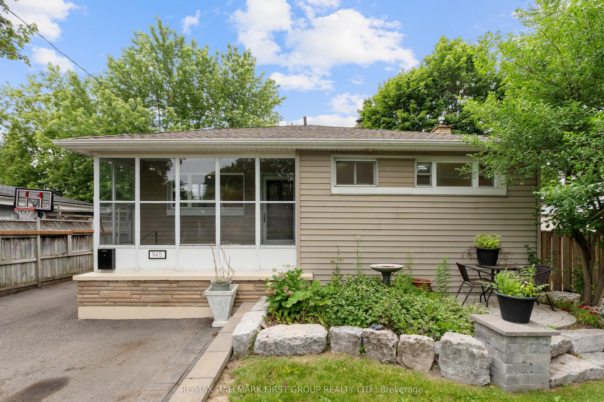 945 Donovan Crescent — photo 1