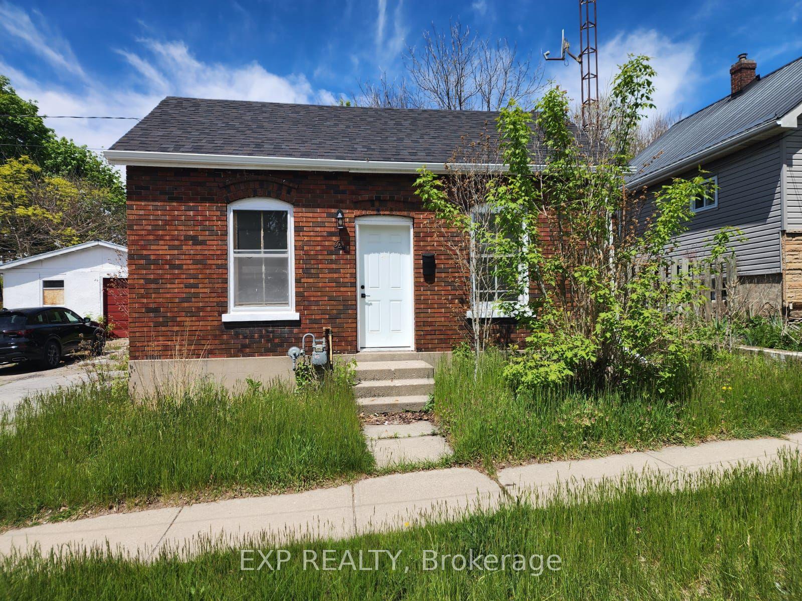 32 Niagara Street — photo 1