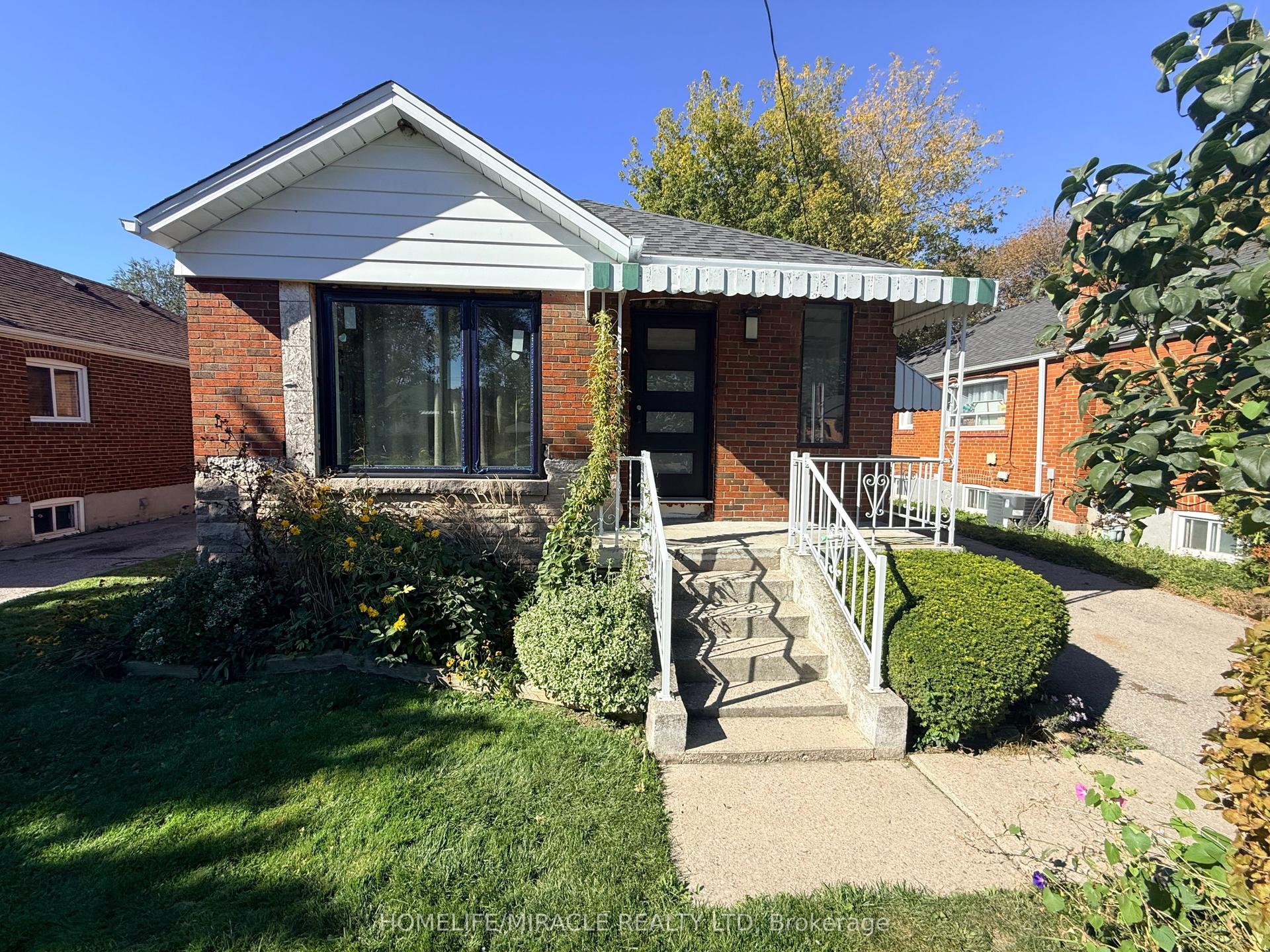 20 Shaneen Boulevard, Toronto — Detached for sale, photo 1