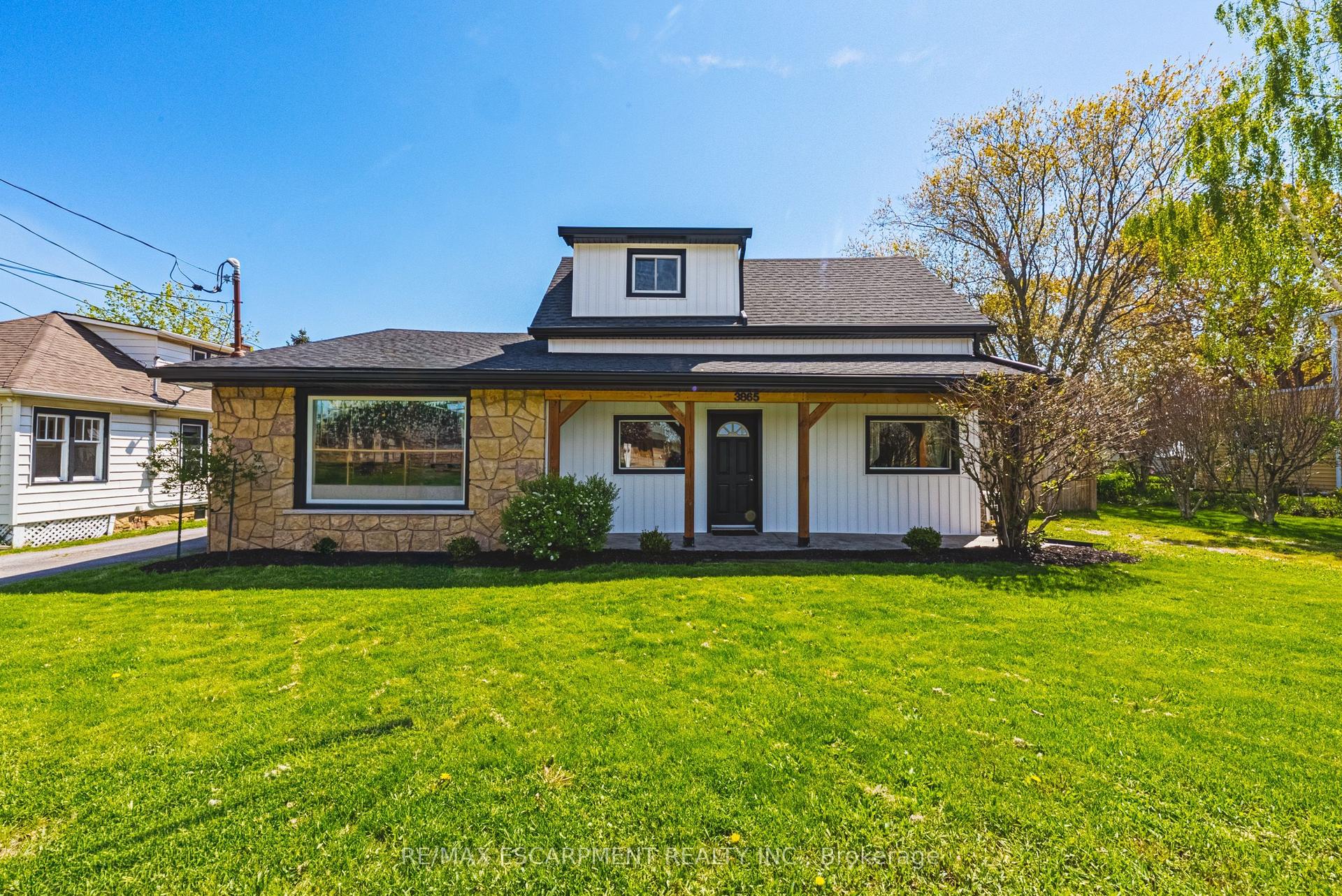 3865 Victoria Avenue — photo 1