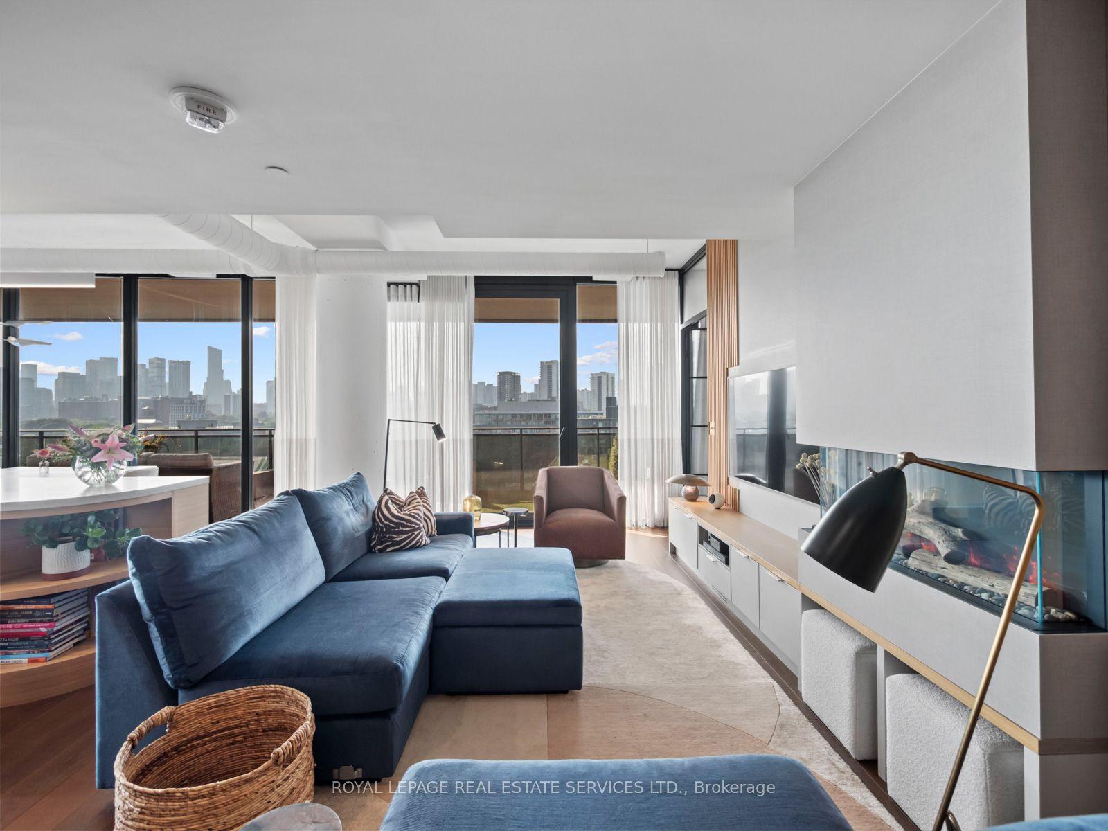 21 Lawren Harris Square 904 #904 — photo 1