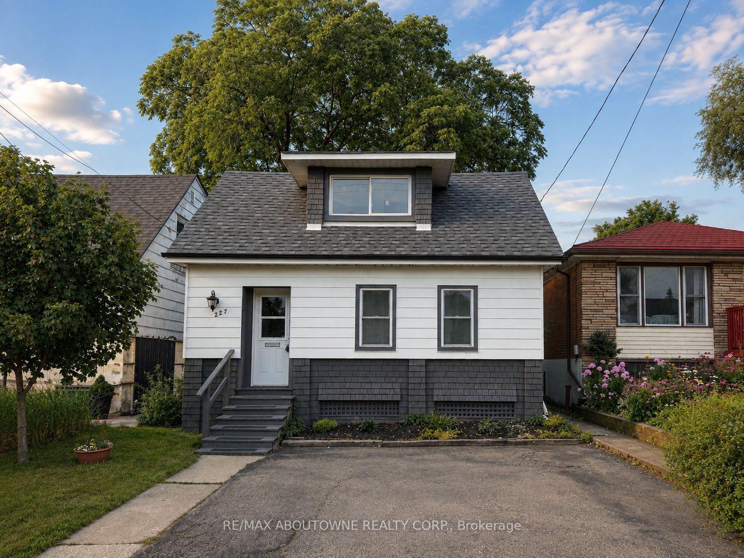 227 East 23rd Street, Hamilton — Detached for sale, photo 1