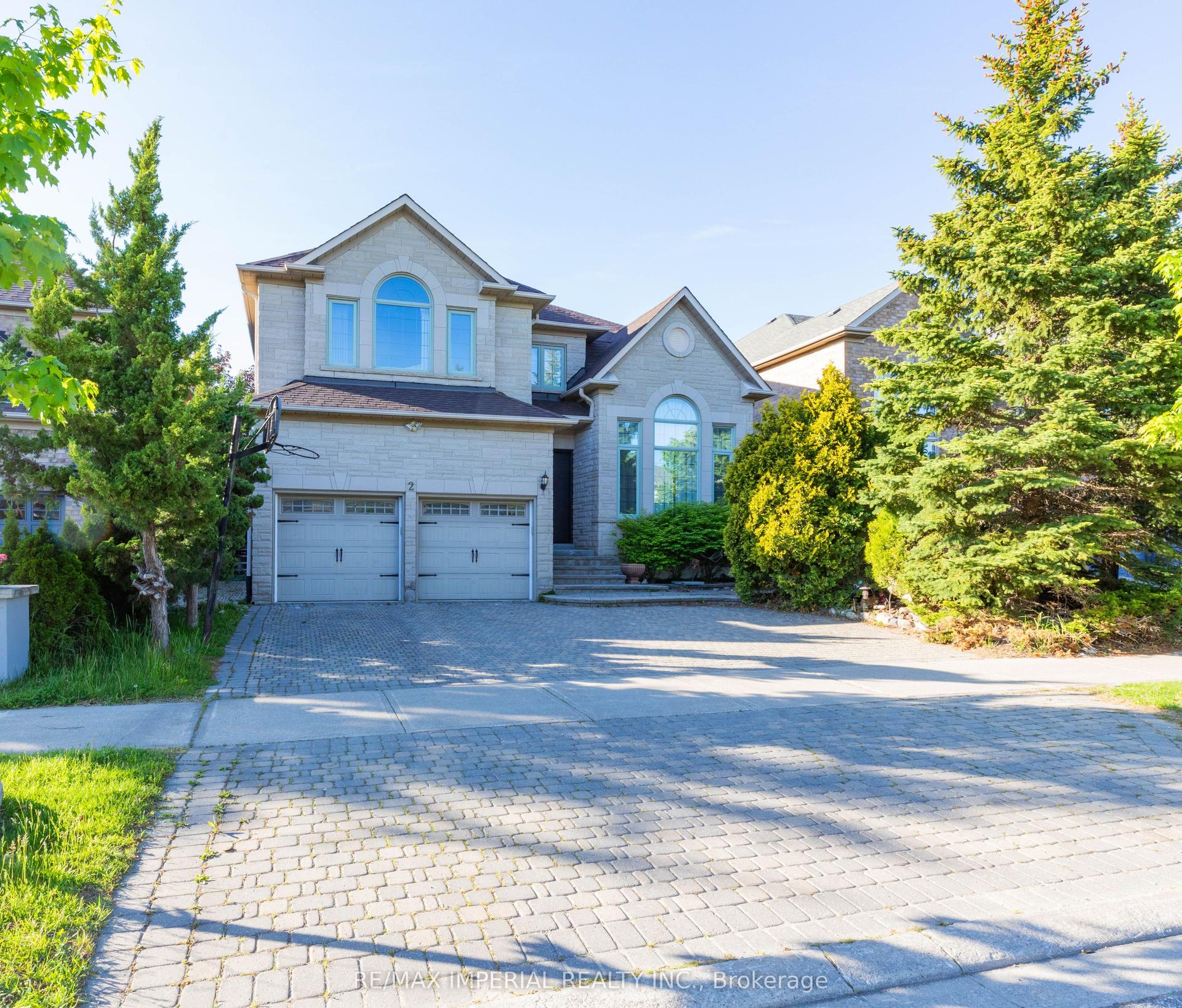 2 Farnham Drive — photo 1