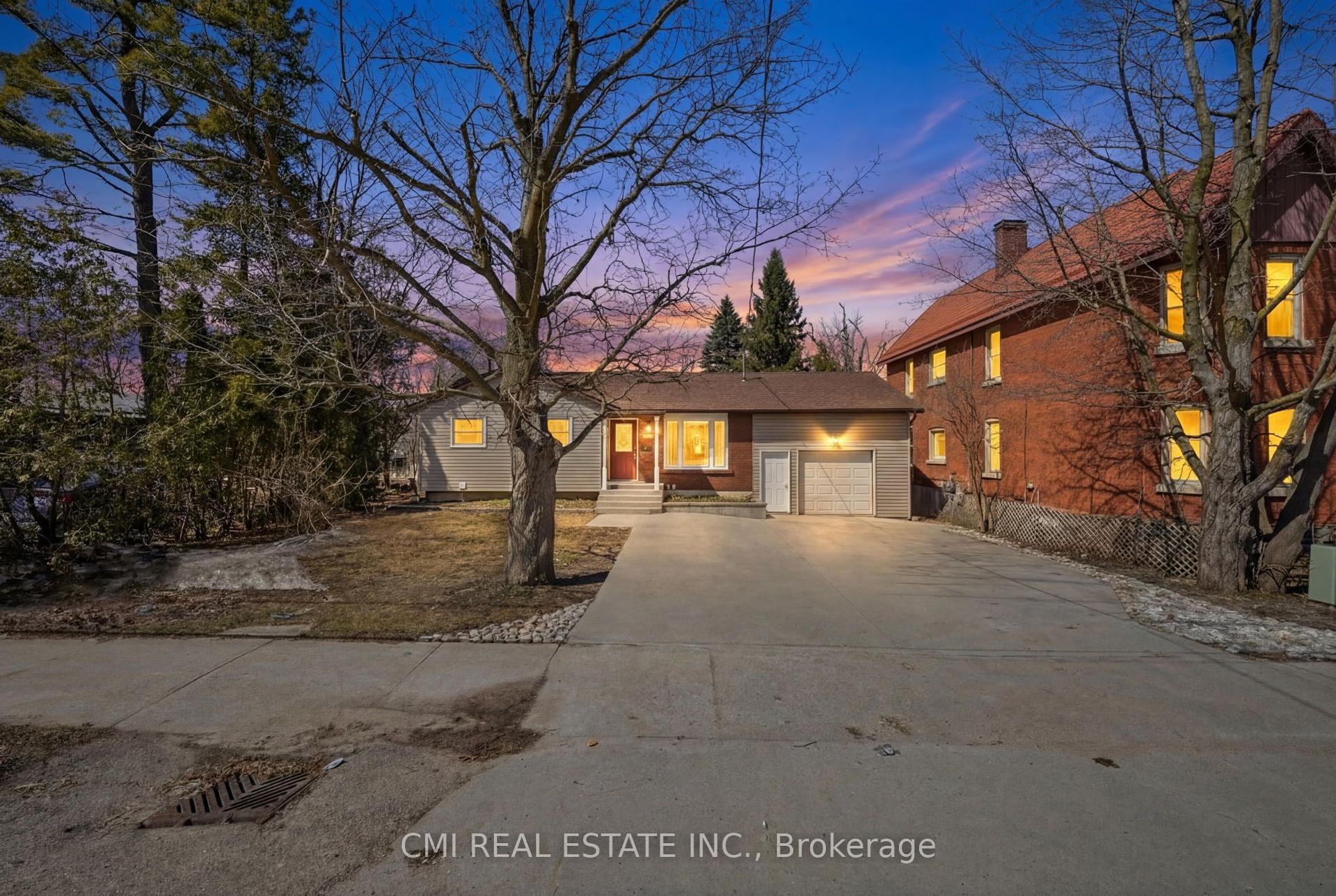 268 Mississaga Street W — photo 1