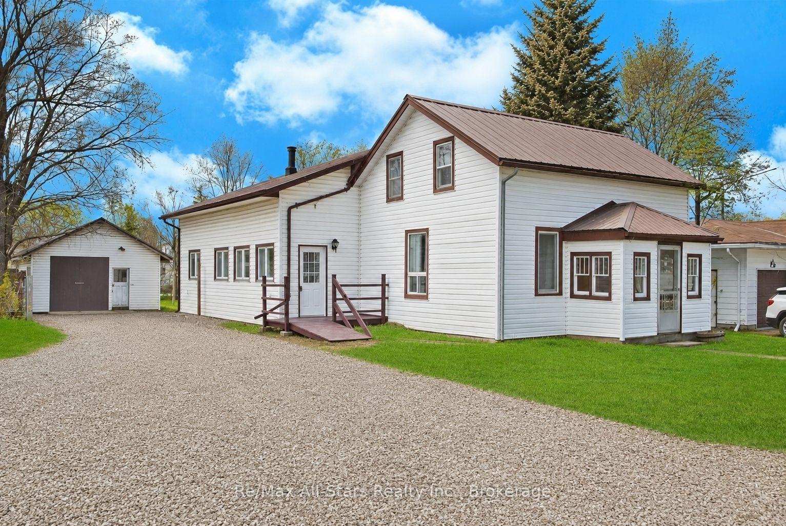 40 Elliot Street, Kawartha Lakes — Detached for sale, photo 1
