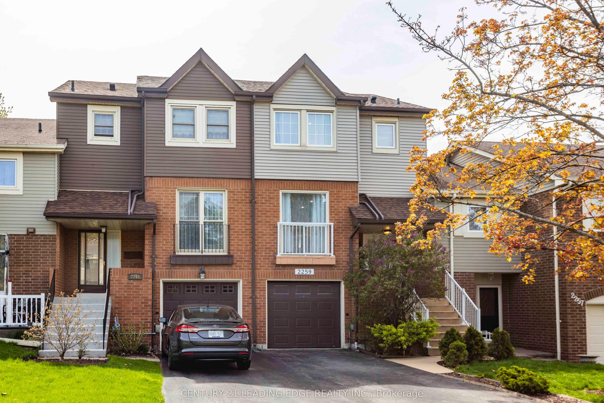 2259 Munn's Avenue, Oakville — Townhouse for lease, photo 1