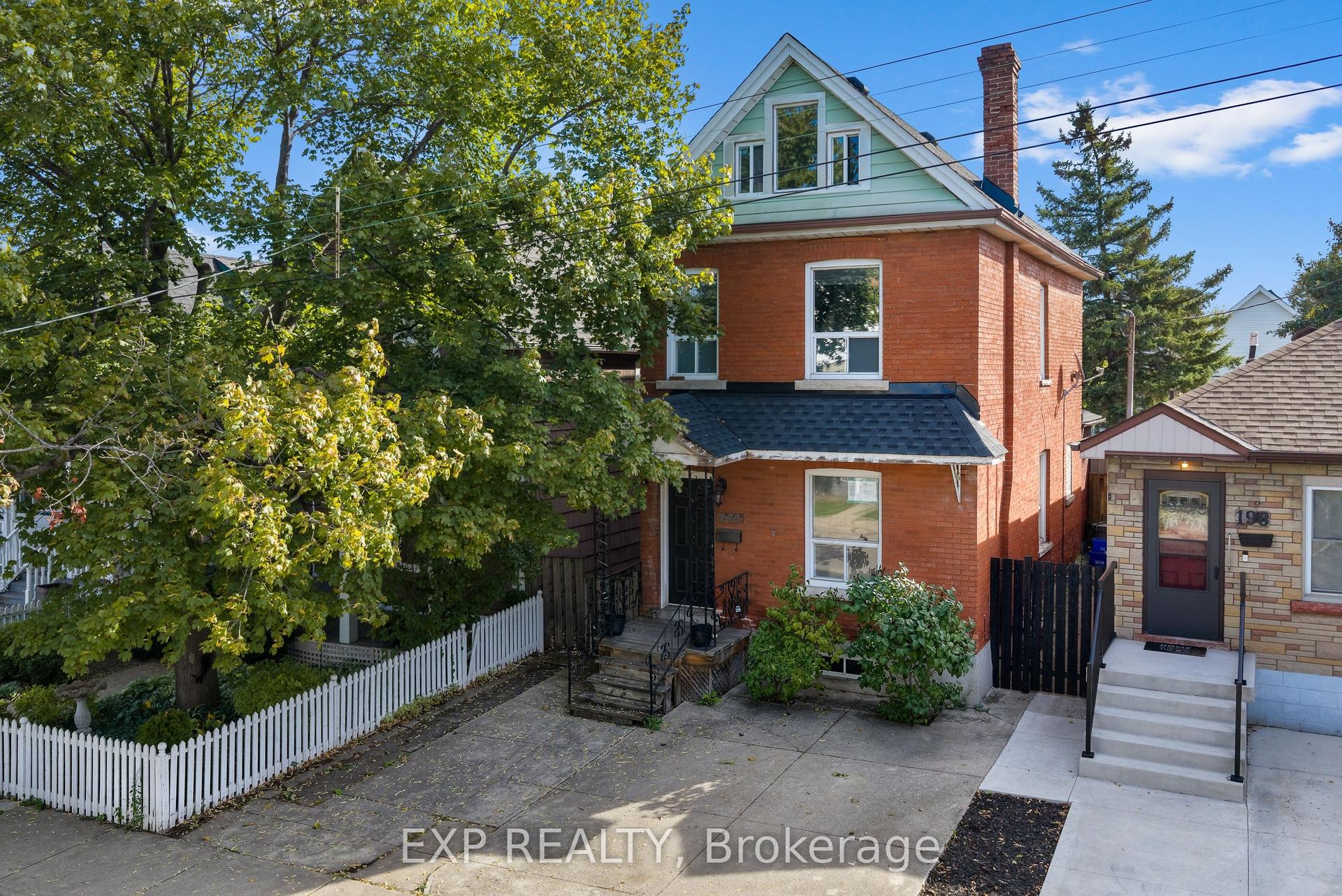 200 Kensington Avenue N — photo 1