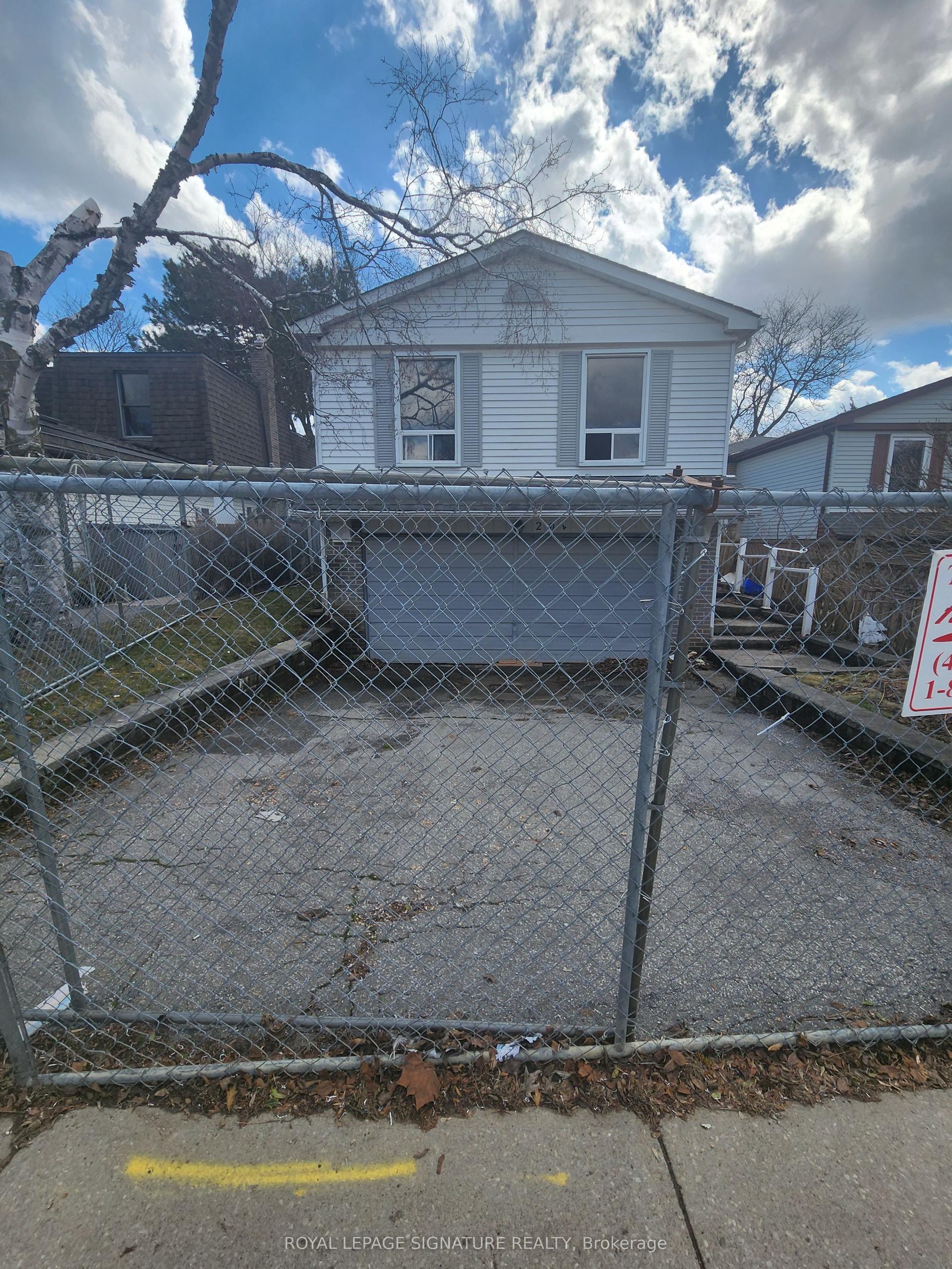 29 Lillooet Crescent — photo 1