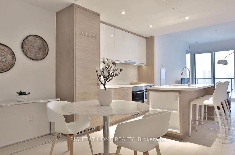 488 University Avenue 4208 #4208, Toronto — Condo for lease, photo 1