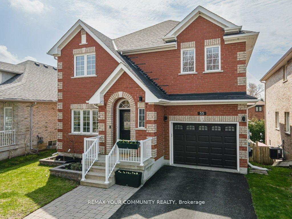 35 Laurelbank Crescent — photo 1